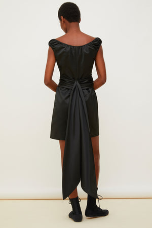 Vestito drappeggiato con spalle scoperte