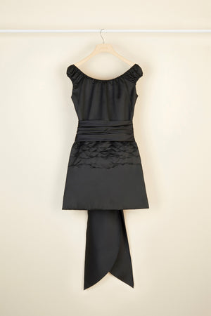 Vestito drappeggiato con spalle scoperte