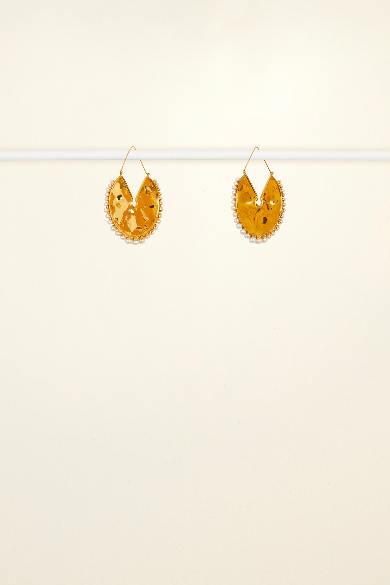 Patou - Hammered brass and pearl hoop earrings - Gold - The incomparable allure of brass. Gold-plated brass hoop earrings with pearl embellishment. Hammered brass plate in the centre.