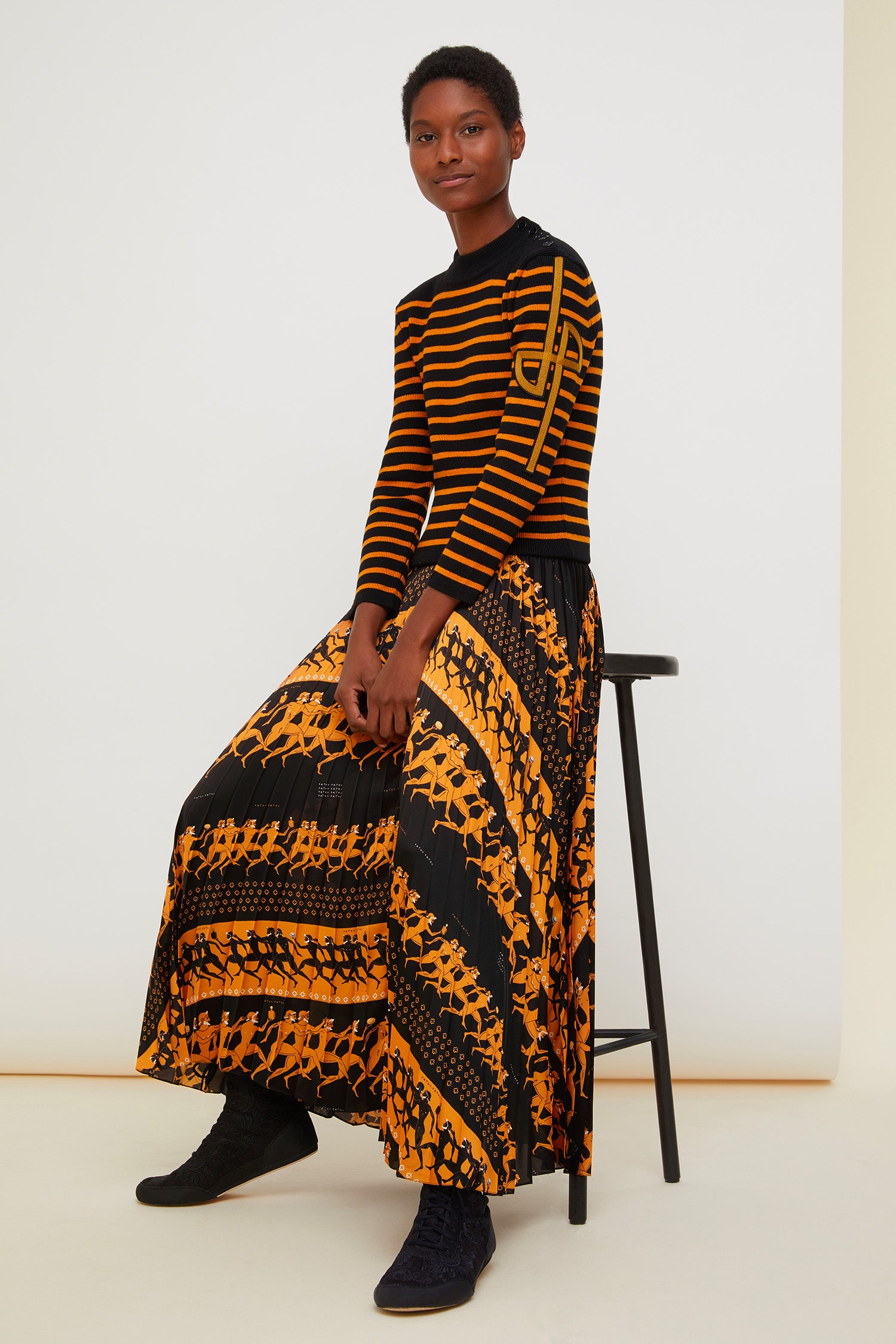 Patou - Breton jumper with embroidered logo - Black Sienna - Gold buttons and embroidered logo: the marinière by Patou. Black and burnt sienna Merino wool Breton-striped jumper. Gold-coloured buttons on the shoulder, gold embroidered logo on the left sleeve.
