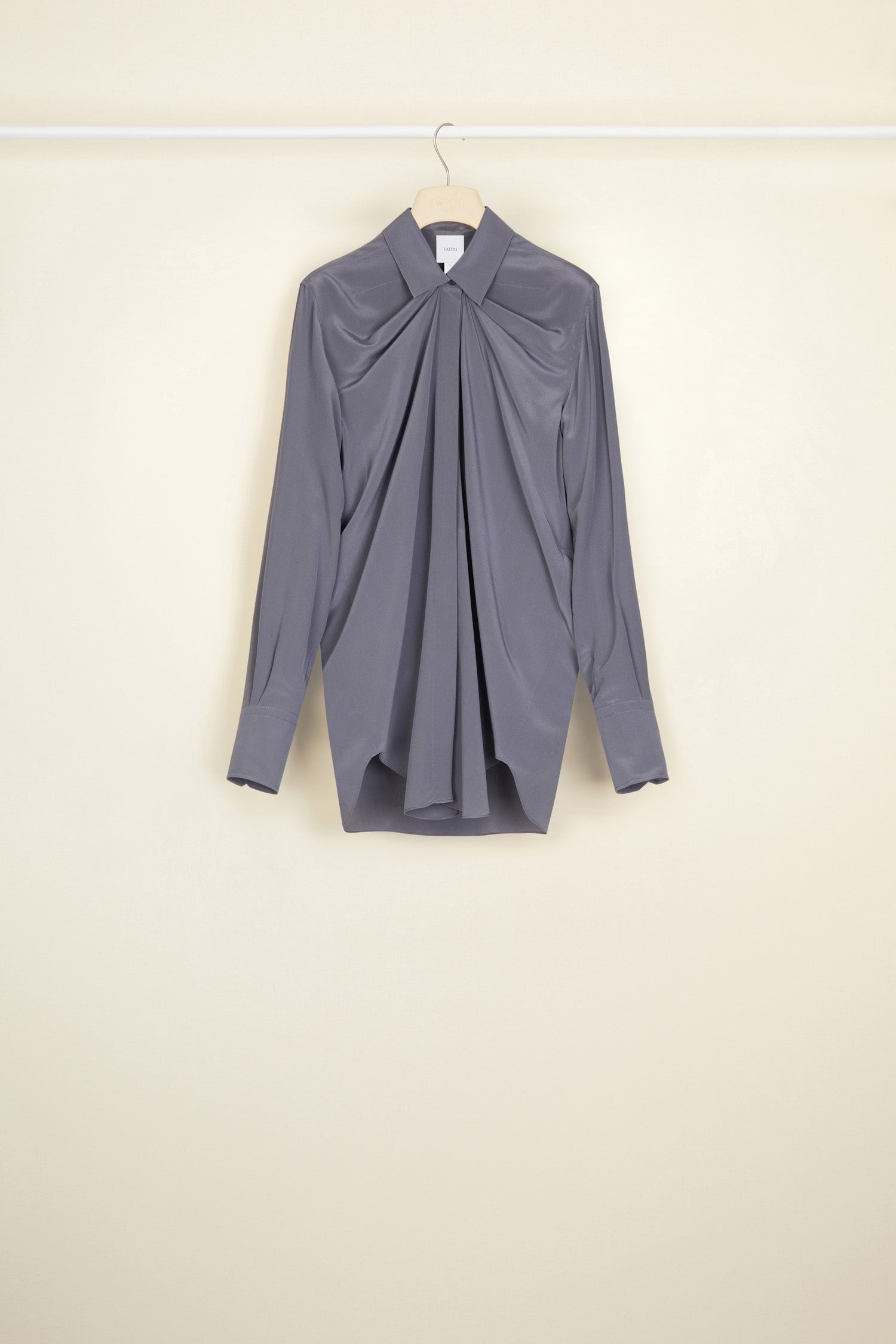 Patou - Iconic draped silk blouse - Grey - Silk that flows flawlessly: classic Patou!Grey silk crepe blouse. Longline draped silhouette with shirring at the neckline. Engraved gold-coloured buttons at the collar and cuffs ; concealed button fastening. Signature curved seam at the back.