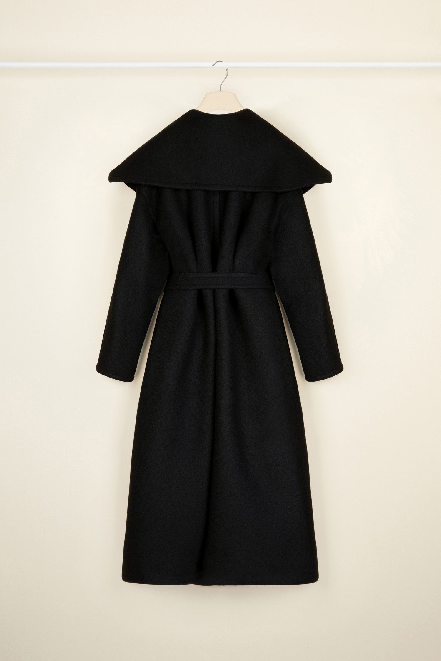 Patou - Belted cashmere and wool blend coat - Black - A sailor collar, et voilà, a classic overcoat with a Patou attitude!Black cashmere and wool coat. Crafted from recycled materials blended to achieve a softly worn look over time. Longline A-line silhouette with darts at the back to highlight the waist. Oversized sailor-style collar and cuffs. Can be worn cinched via a removable belt. Concealed press buttons down the front and at the cuffs. Patou label on the left sleeve.