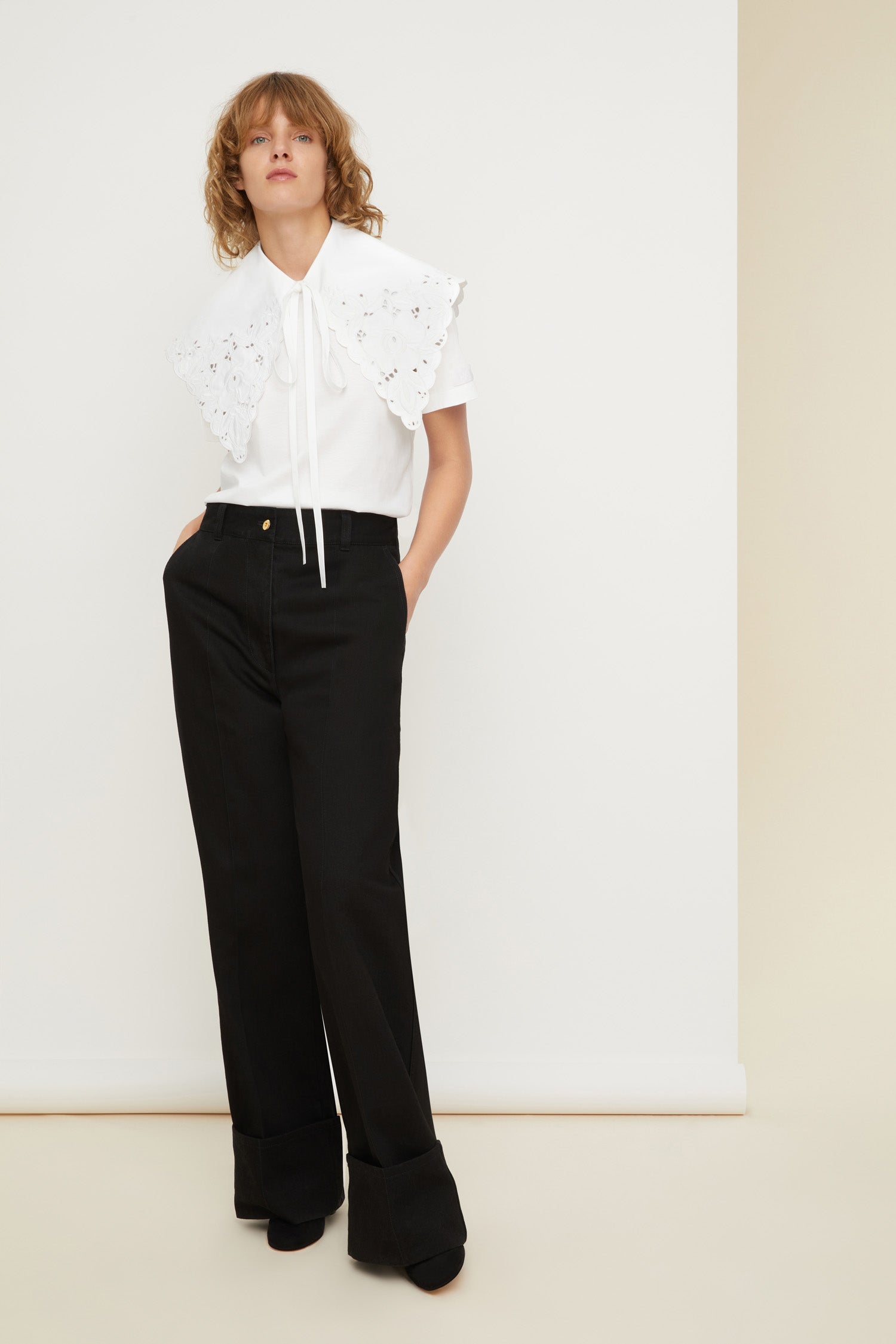 Patou - Organic cotton tee with embroidered poplin collar - White - A detachable collar? It’s Patou for “keeping things playful”. Organic white cotton crewneck tee. Regular Fit. Removable embroidered white poplin collar that fastens via long ties at the front.