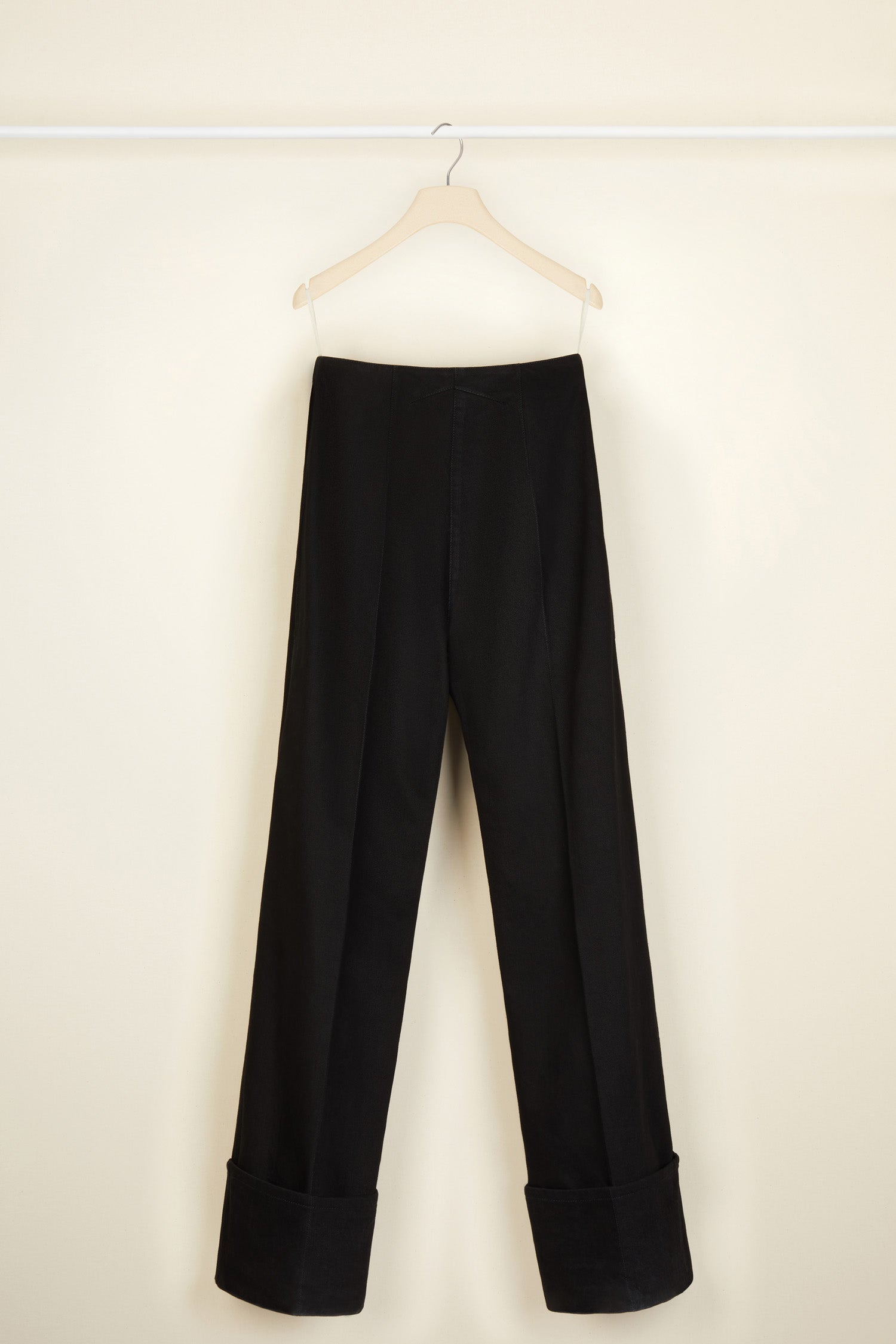 Patou - Cuffed wide-leg trousers in organic denim - Black - Cuffed and loose: denim elevated by Patou. Black organic denim trousers. Wide-legged style. Button fastening with belt loops. Pockets at the sides. Signature curved seam at the back. Wide cuffs.