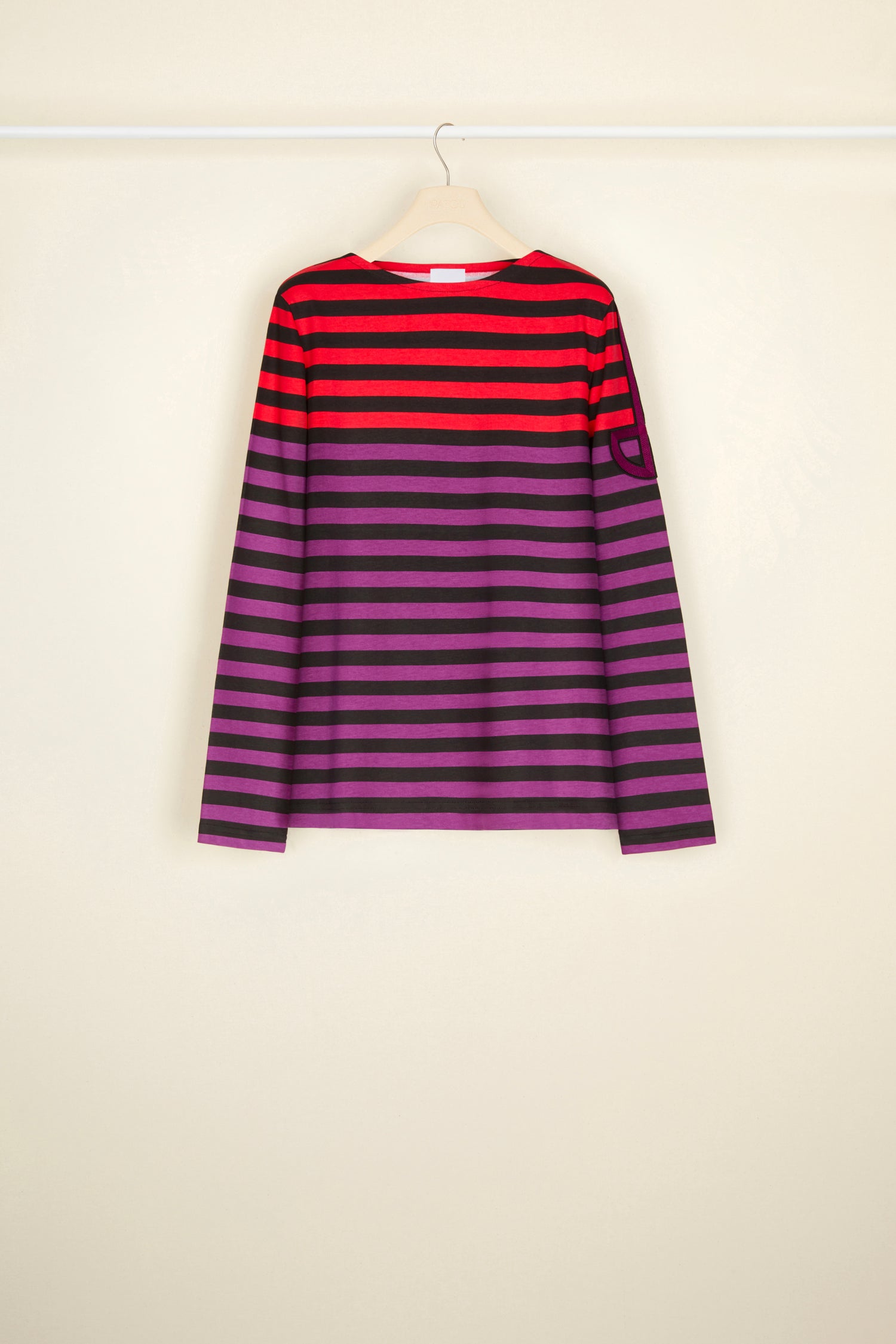 Patou - Marinière a righe multicolore in cotone bio - Multicolor Reds - Un capo iconico non tanto classico.Marinière in cotone bio multicolore. Righe nere su sfondo rosso e viola. Vestibilità classica. Logo JP ricamato in viola con bordo nero sulla manica sinistra.