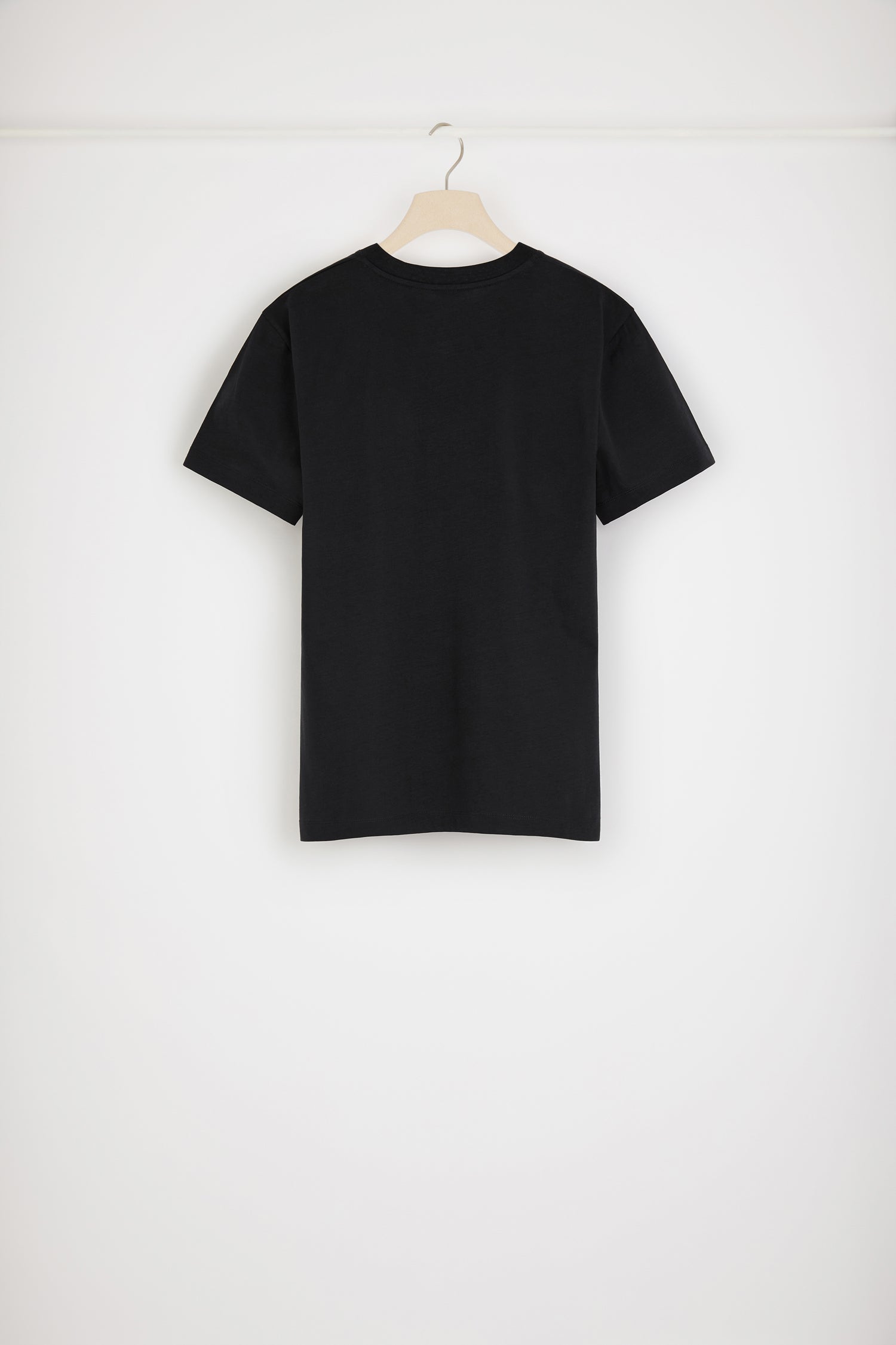 Patou - Floral Patou t-shirt in organic cotton - Black - Spell it with flowers: PATOU! Black organic cotton t-shirt. Crewneck. White Patou logo and monogram at the front.