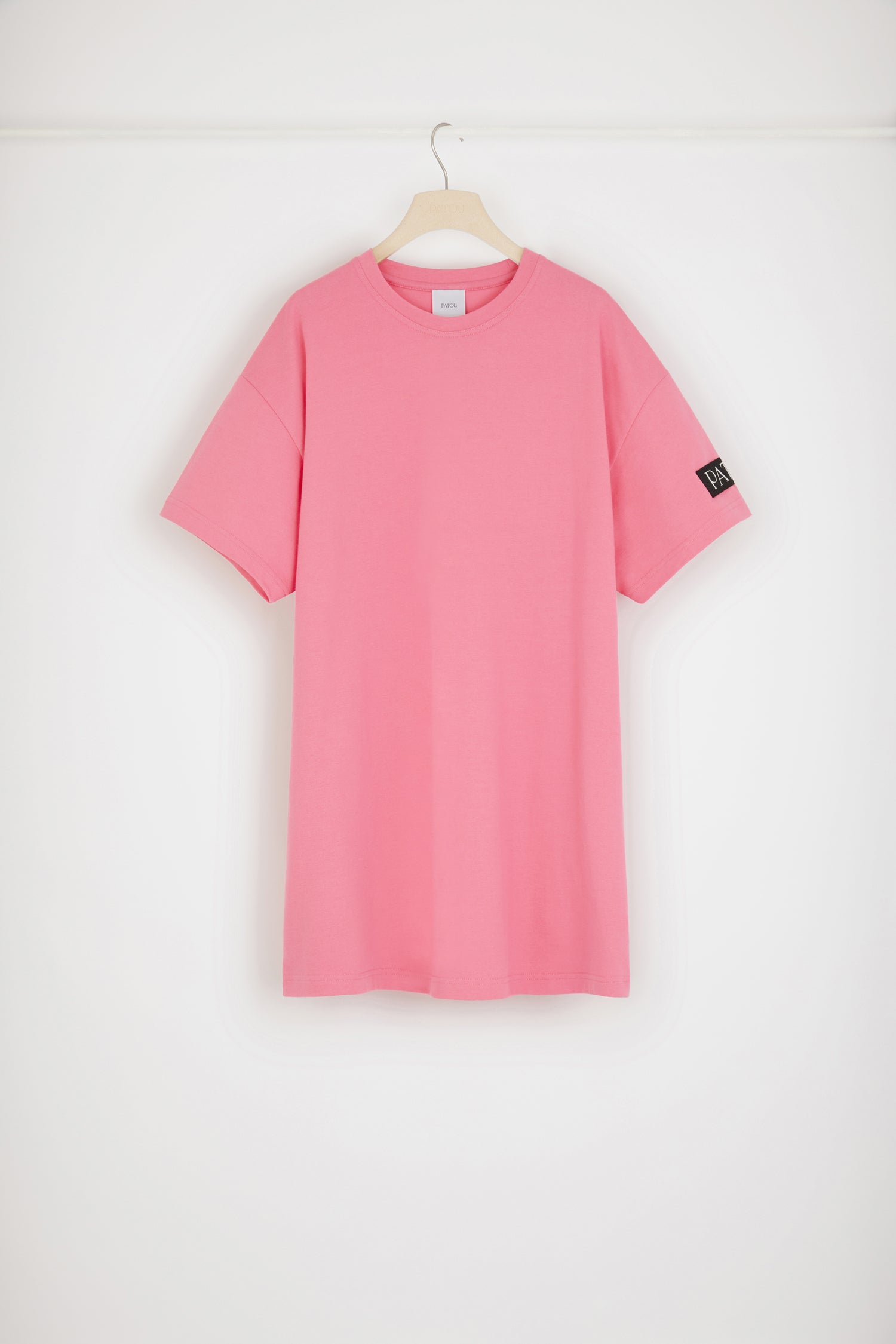 Patou - Detachable collar t-shirt dress in organic cotton - Pink - Every t-shirt deserves a Patou collar.Pink organic cotton t-shirt dress. Regular fit. Crewneck. Detachable poplin collar with openwork detailing and scalloped edges. Black Patou label on the left sleeve. Loose fit (select one size down for a fitted look).