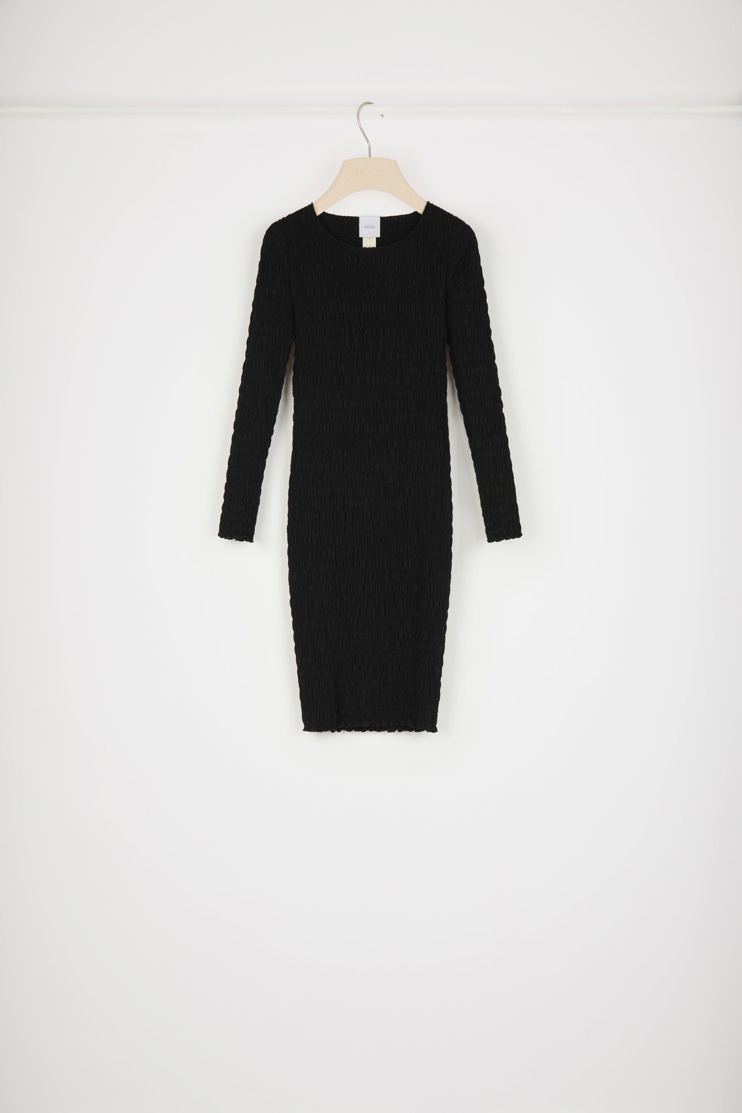 Patou - Vestito a nido d'ape in cotone bio - Black - Smocking please.Vestito in cotone bio nero. Vestibilità aderente. Lavorazione a nido d'ape. Collo rotondo. Maniche lunghe. Monogramma JP ton-sur-ton.This dress is very skin-tight and fitted.