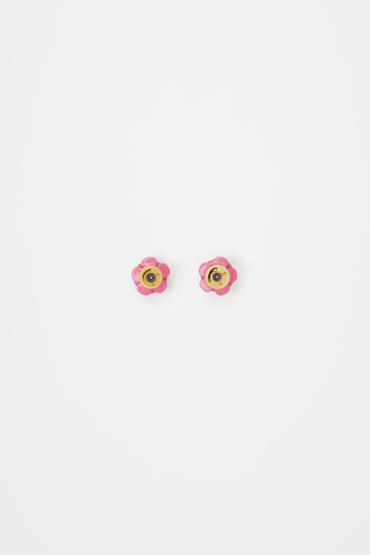 Patou - Orecchini a fiori - Darling Pink - Patou fa fiorire gli orecchini!Orecchini rosa Darling. Forma di fiore. Chiusura a farfalla.Lunghezza: 1,8 cm