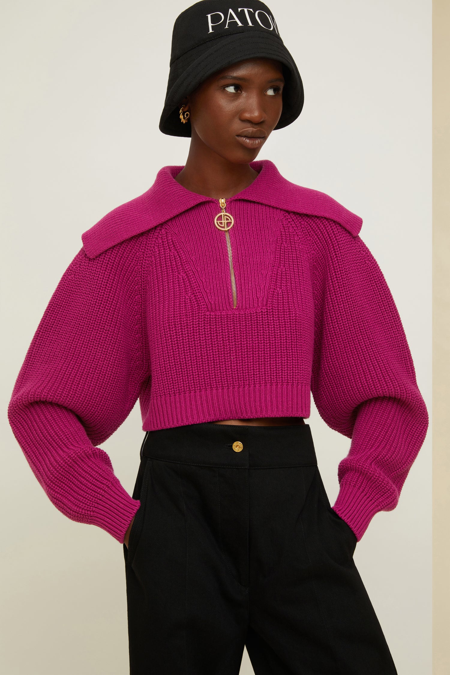 Patou - Zip-up sailor collar jumper in eco-friendly wool and cotton - Anemone - A sailor collar to transform the everyday jumper.Anemone purple rib knit jumper in recycled wool and organic cotton. Cropped silhouette. Oversized sailor-style collar. Gold-tone zip with JP logo pull tab inspired by a heritage keyring.