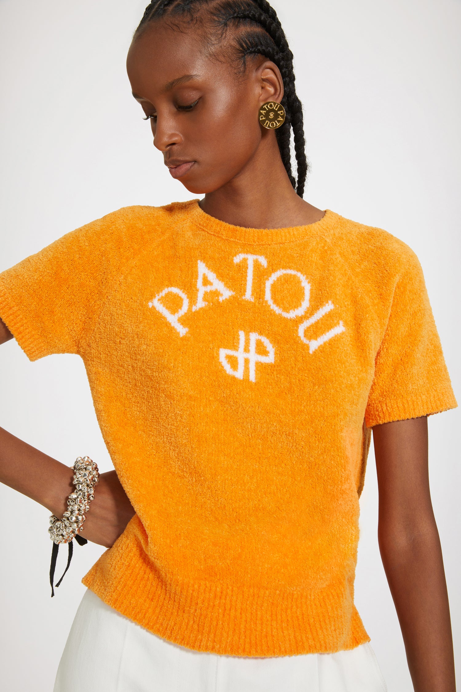Patou - Patou jacquard knit top in organic cotton blend - Marigold - Patou, the five letters behind a new style tribe.Marigold orange organic cotton blend top. Fluffy texture. Round neckline. Ribbed collar, cuffs and waist. Short sleeves Patou lettering logo and monogram jacquard in white at the front.