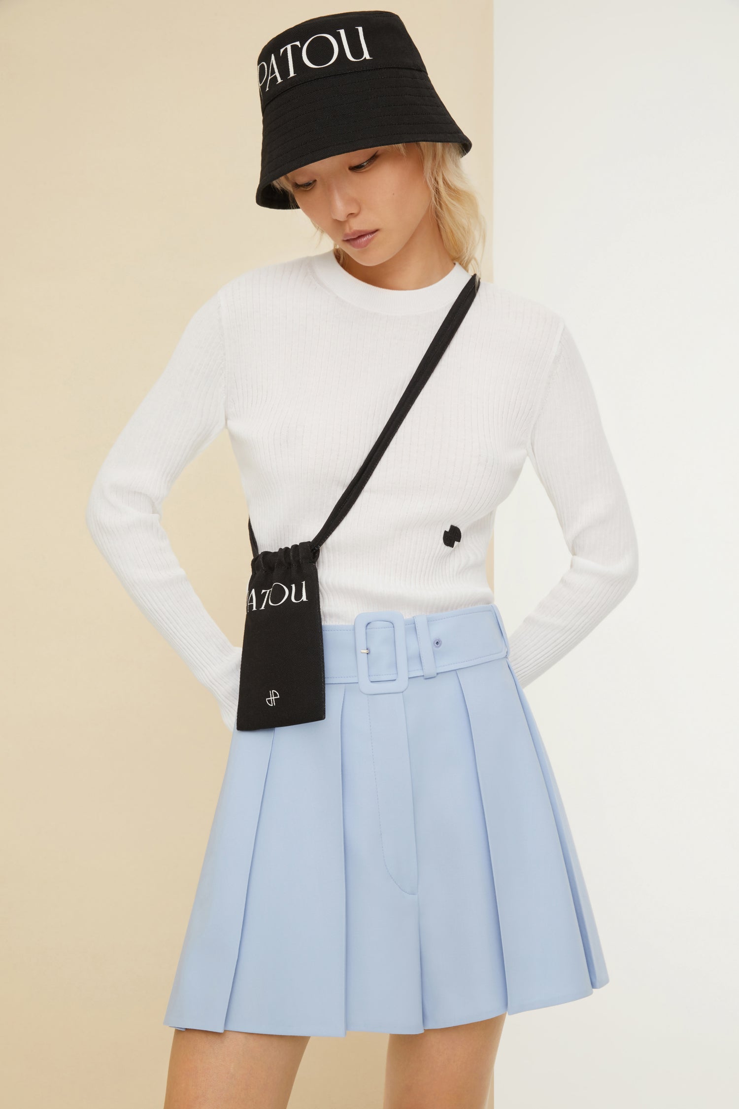 Patou - Maglia a coste in cotone bio - White - Lo strato perfetto dei total look Patou.Maglia in cotone bio bianco. Silhouette aderente. Maglia a coste. Collo rotondo. Maniche lunghe con polsini svasati. Logo JP nero ricamato sul fronte.