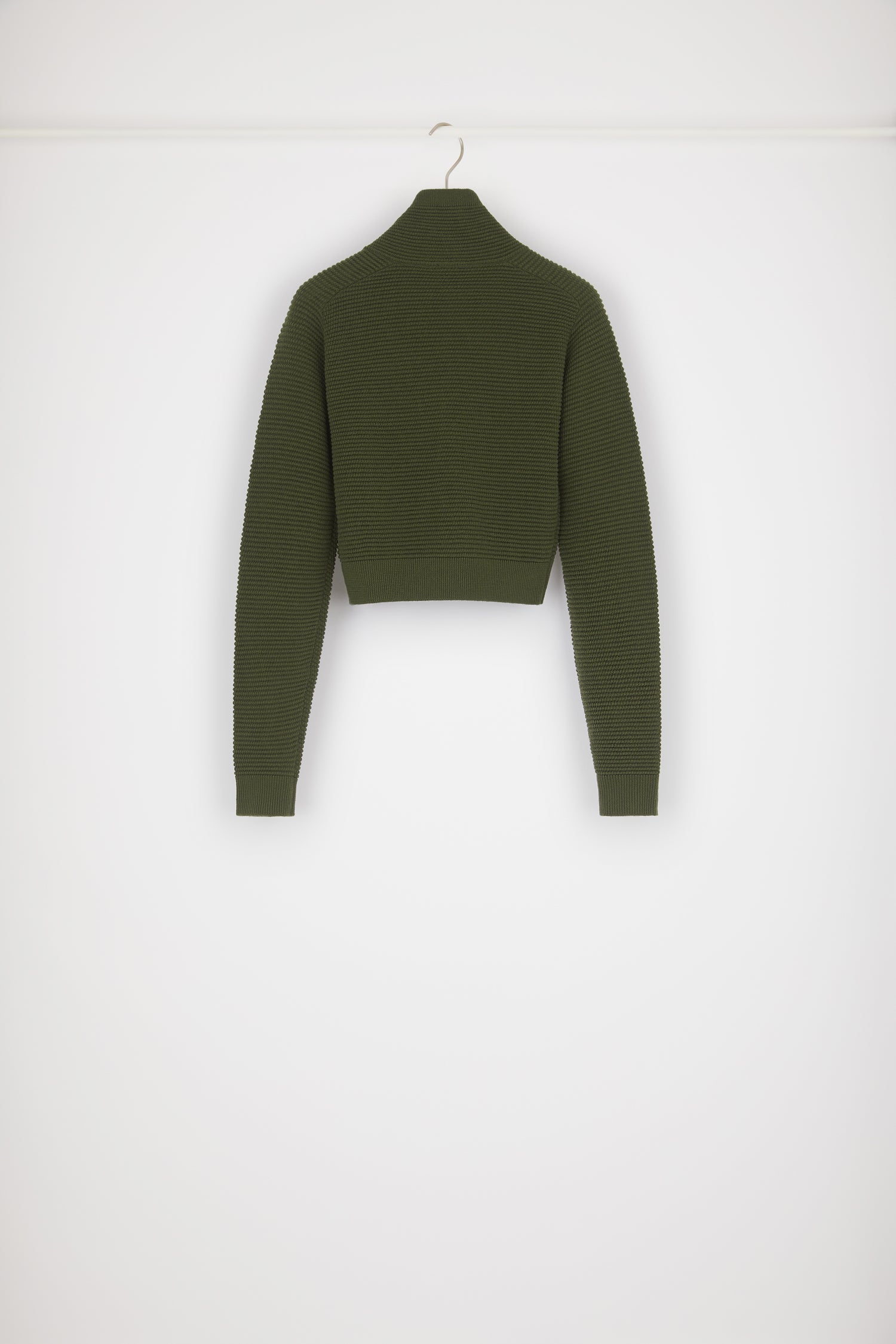 Patou - Bomber in lana con zip - Khaki Green - La maglieria in versione bomber: una novità firmata Patou.Bomber in lana vergine kaki. Modello corto. Collo alto. Zip oro con dettaglio JP ispirato agli archivi Jean Patou.