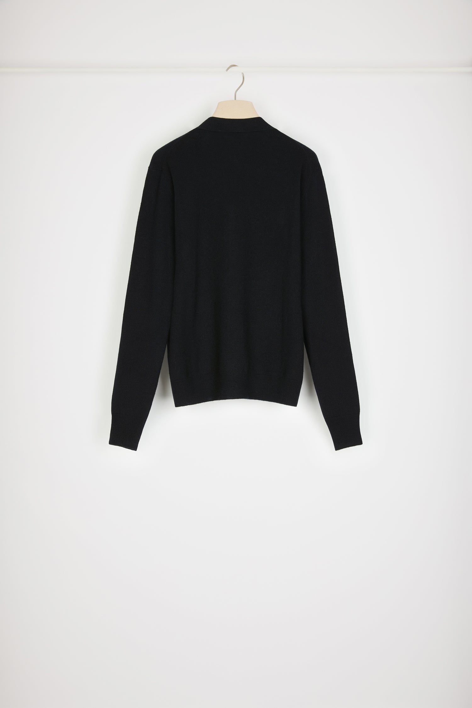 Patou - Patou stamp cardigan in wool and cashmere - Black - A Patou stamp of approval.Black wool and cashmere cardigan. V neckline. Button fastening. Patou stamp at the front with JP monogram at the centre. Ribbed cuffs and waist.