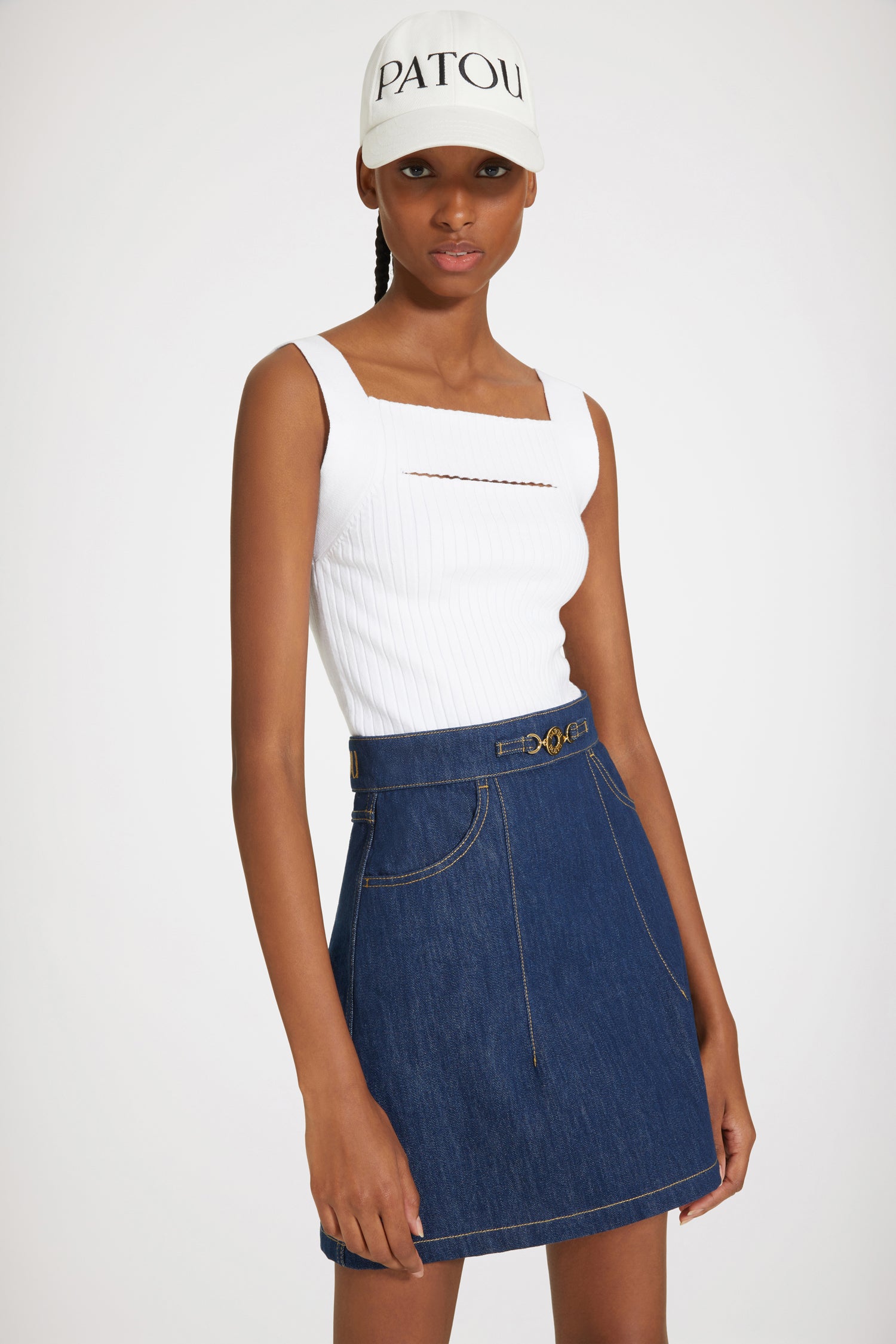Patou - Canotta con cut-out in misto cotone bio - White - Il cut-out nella sua declinazione più chic. Canotta in misto cotone bio bianco. Maglia a costine. Spalline larghe con collo e schiena quadrati. Dettagli di cut-out sul front. Monogramma JP sul retro.This top is very skin-tight.Spring-Summer 2023 Show - Look #23