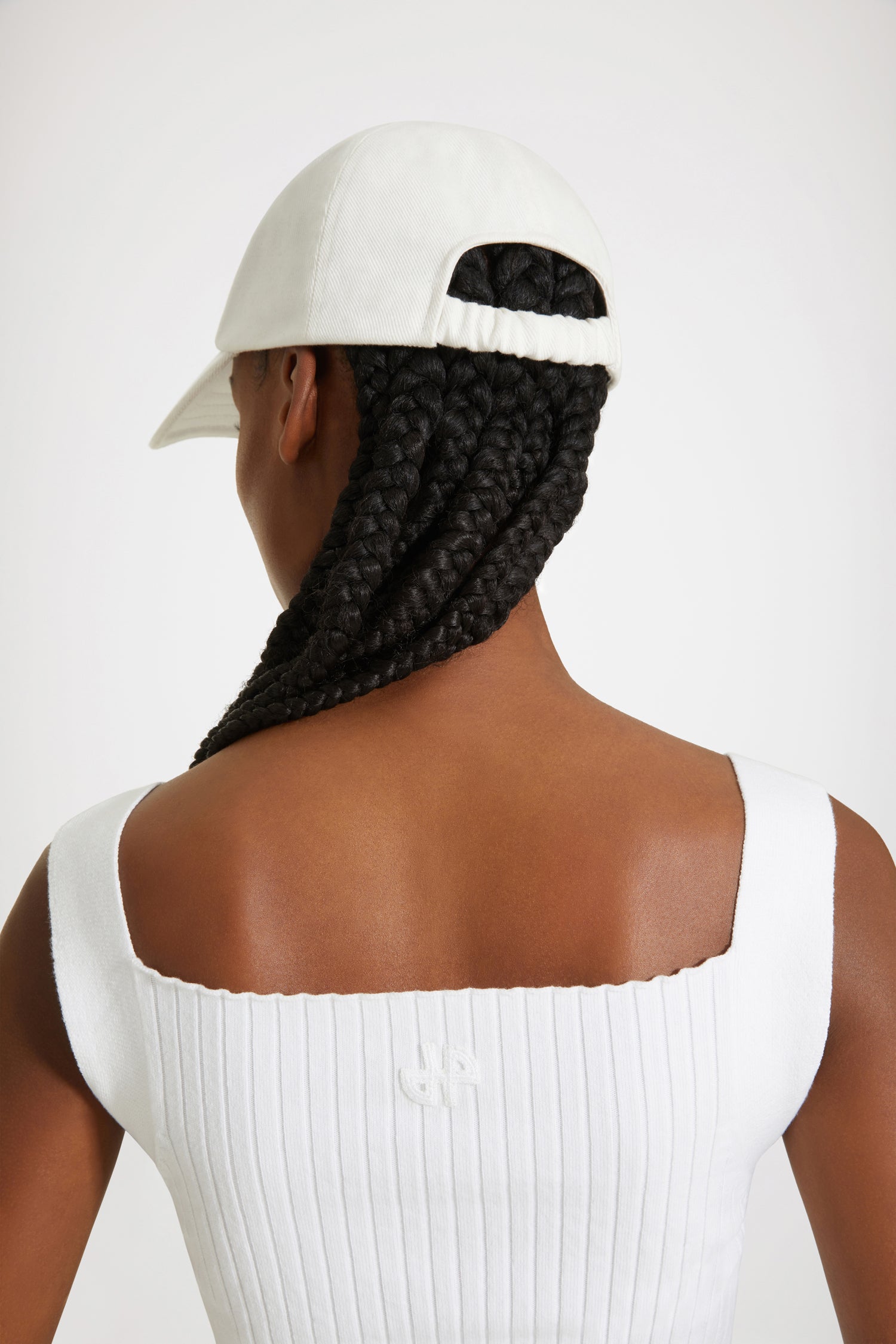 Patou - Canotta con cut-out in misto cotone bio - White - Il cut-out nella sua declinazione più chic. Canotta in misto cotone bio bianco. Maglia a costine. Spalline larghe con collo e schiena quadrati. Dettagli di cut-out sul front. Monogramma JP sul retro.This top is very skin-tight.Spring-Summer 2023 Show - Look #23