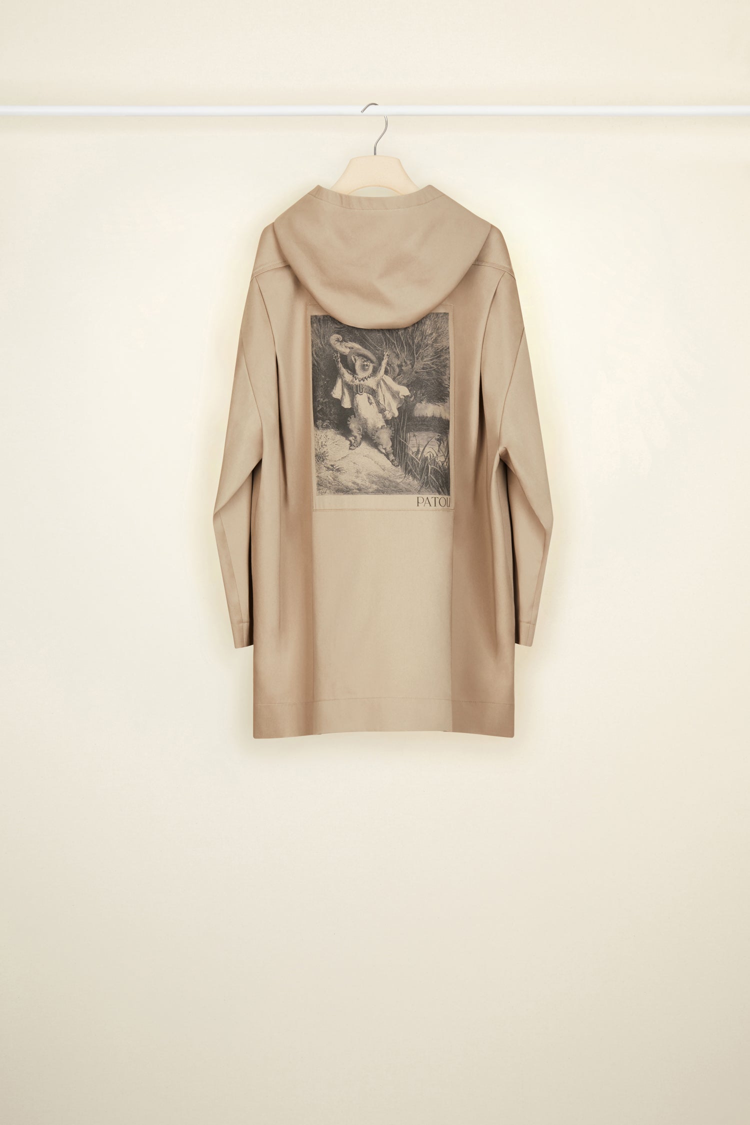 Patou - Puss in Boots oversized parka in organic cotton - Parchment - Ready to brave the elements with a smile. So Patou!Parchment beige organic cotton parka. Oversized silhouette. Hooded collar. Dropped embossed shoulders. Stud button fastening at the front. Large patch pockets. Patou lettering logo embroidered on the left pocket. Classic “Puss in Boots” illustration by Gustave Doré and Patou lettering logo printed at the back.Loose fit (select one size down for a fitted look).