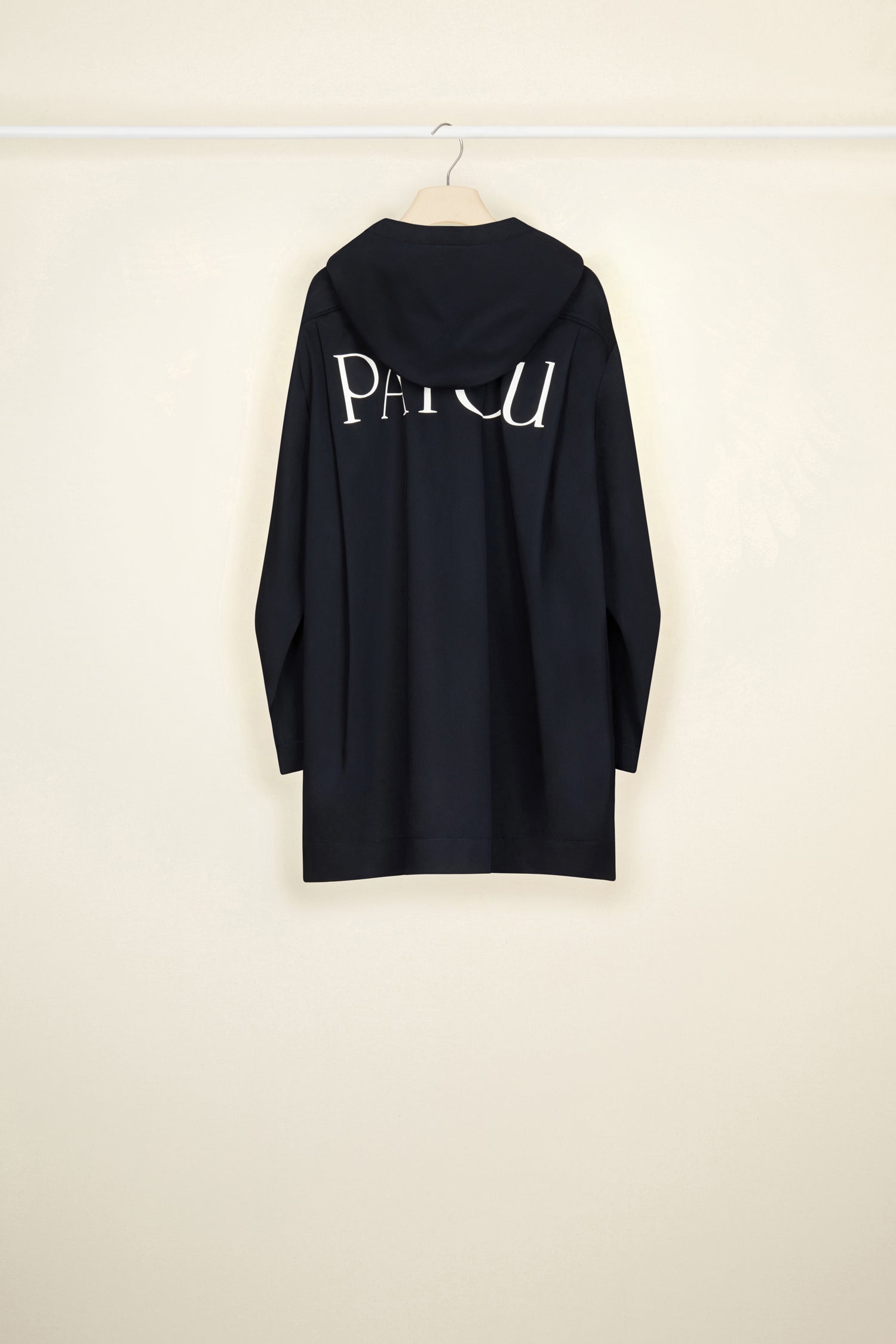 Patou - Patou oversized parka in organic cotton - Night Blue - Ready to brave the elements with a smile. So Patou!Night Blue organic cotton parka. Oversized silhouette. Hooded collar. Dropped embossed shoulders. Stud button fastening at the front. Large patch pockets. Patou lettering logo embroidered on the left pocket. Patou lettering logo printed at the back in white.Loose fit (select one size down for a fitted look).