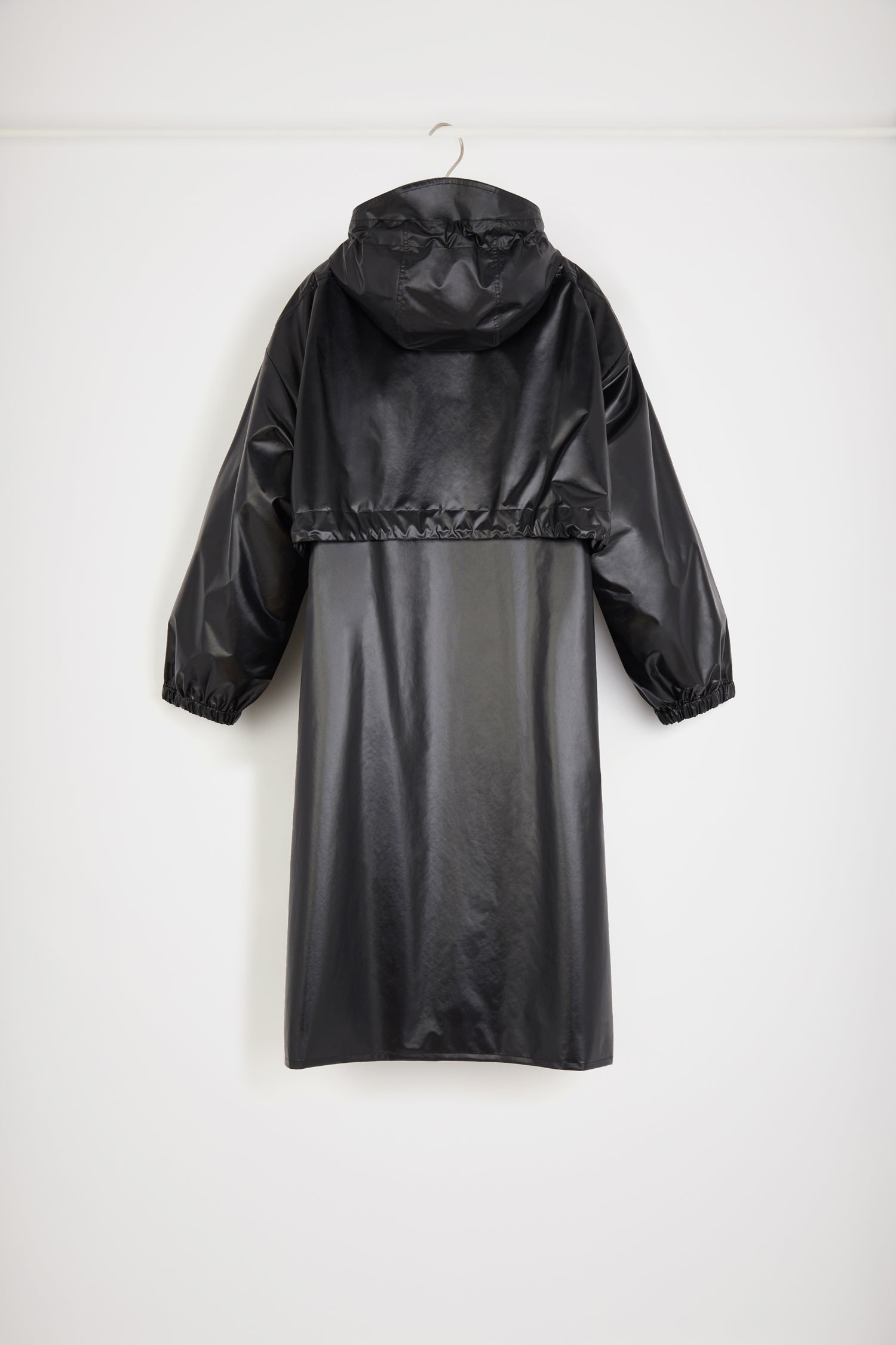Patou - Signature raincoat in water-repellent polyester - Black - Singing in the rain, dreaming in Patou.Black polyester blend raincoat. Lightweight water-repellent design. Hooded collar with drawstring. Two-way gold-tone zip with black JP pullers inspired by a heritage keyring from the Jean Patou archive. Storm flap with adjustable drawstring. Elasticated cuffs. Loose fit (select one size down for a fitted look).