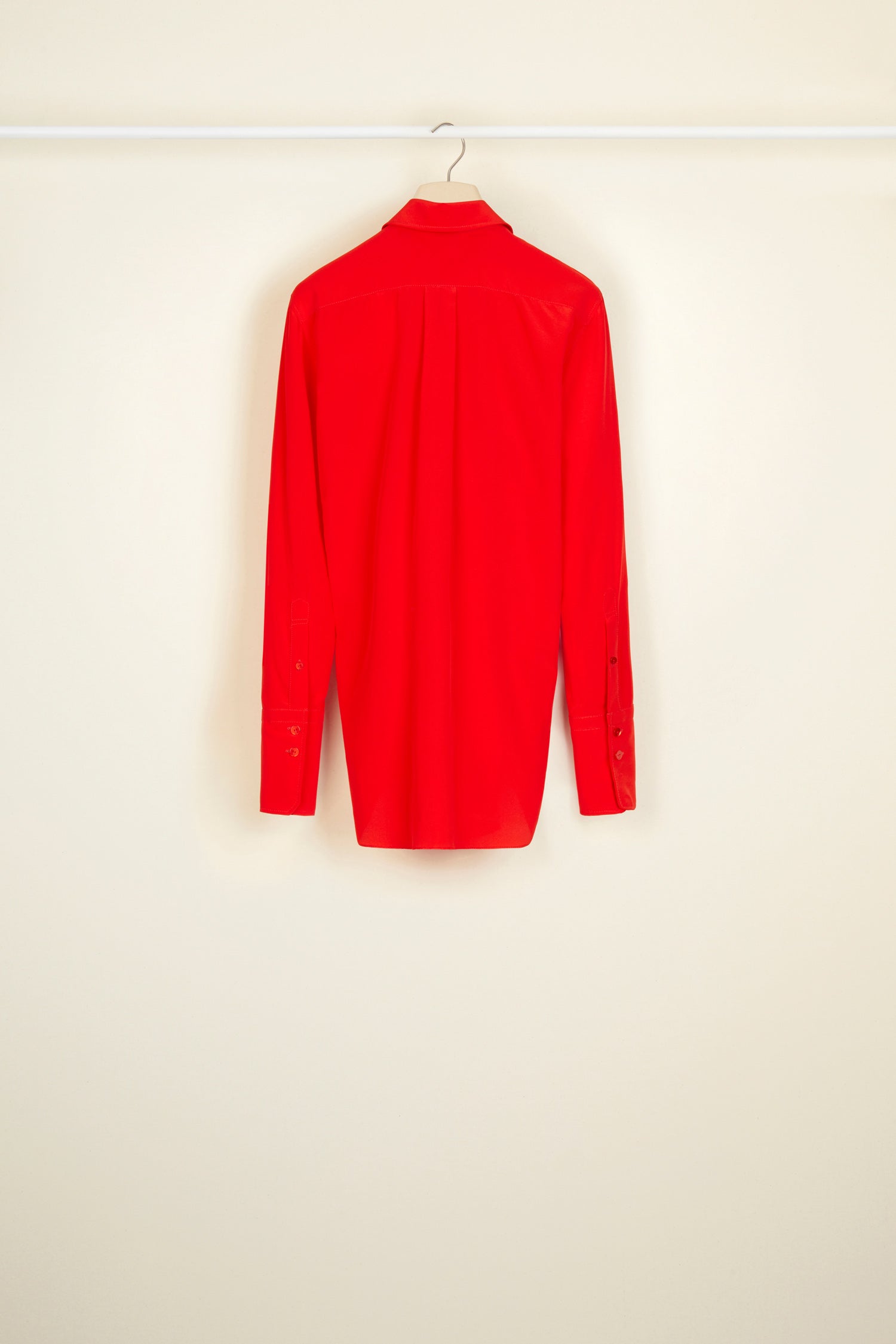 Patou - Draped silk blouse - Poppy - A masterclass in draping.Poppy silk crepe blouse. Longline draped silhouette with shirring at the neckline. Engraved gold-coloured buttons at the collar and cuffs ; concealed button fastening. Signature curved seam at the back.