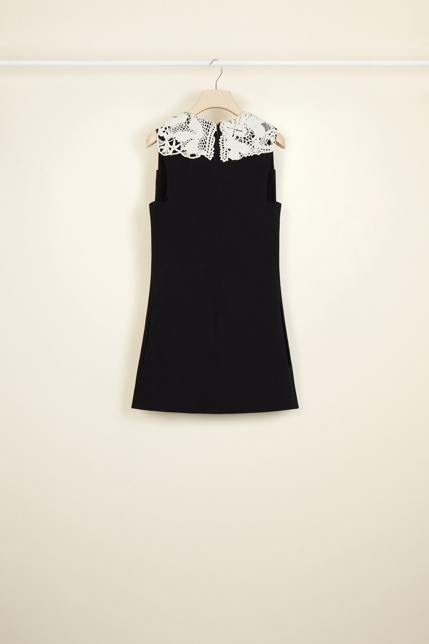 Patou - Cotton safari dress - Black - It's the summer of the saharienne!Black Panama cotton safari dress with a removable white crochet collar attached via buttons. Slight A-line silhouette with a boxy fit. Flap pockets on the chest. JP logo-engraved gold-coloured buttons all over. Removable button tab. Two pockets at the sides. Fully lined.