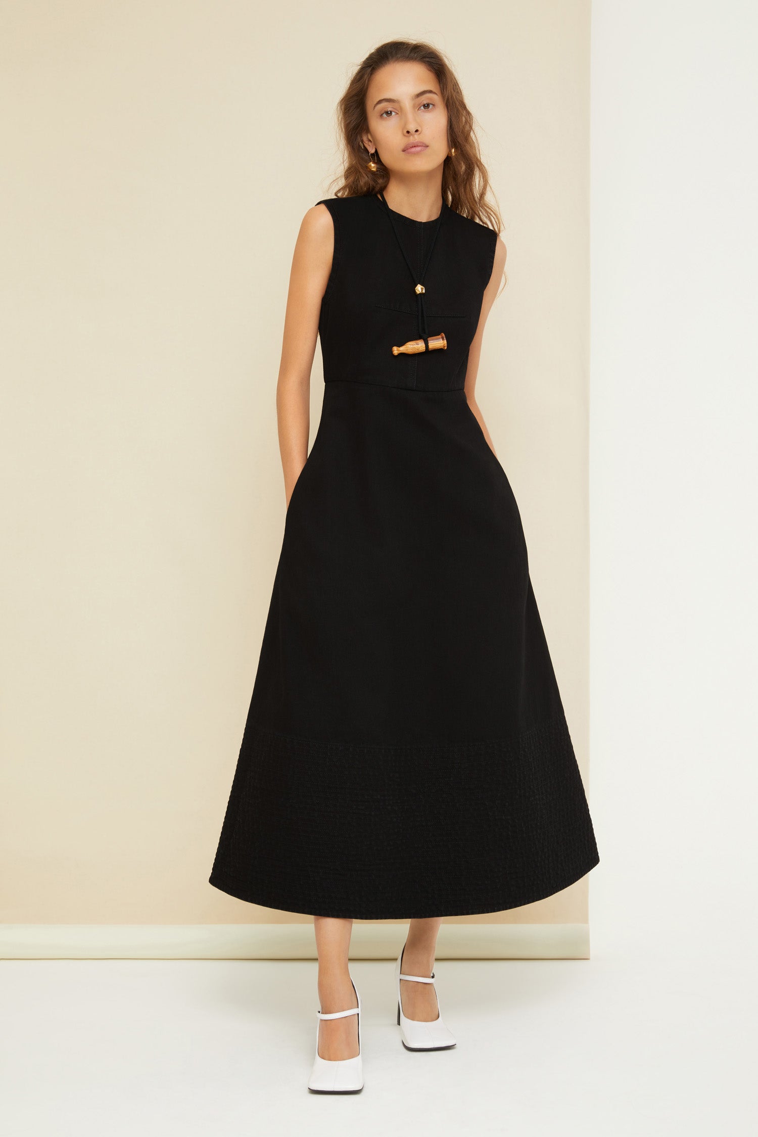 Patou - Midi dress in organic denim - Black - Denim fit for a gala? Perfectly Patou.Black organic denim dress. A-line silhouette that is fitted at the bust and waist. Sleeveless style. Zip fastening at the back. Darts across the bodice. Midi length with topstitched detailing across the bottom.