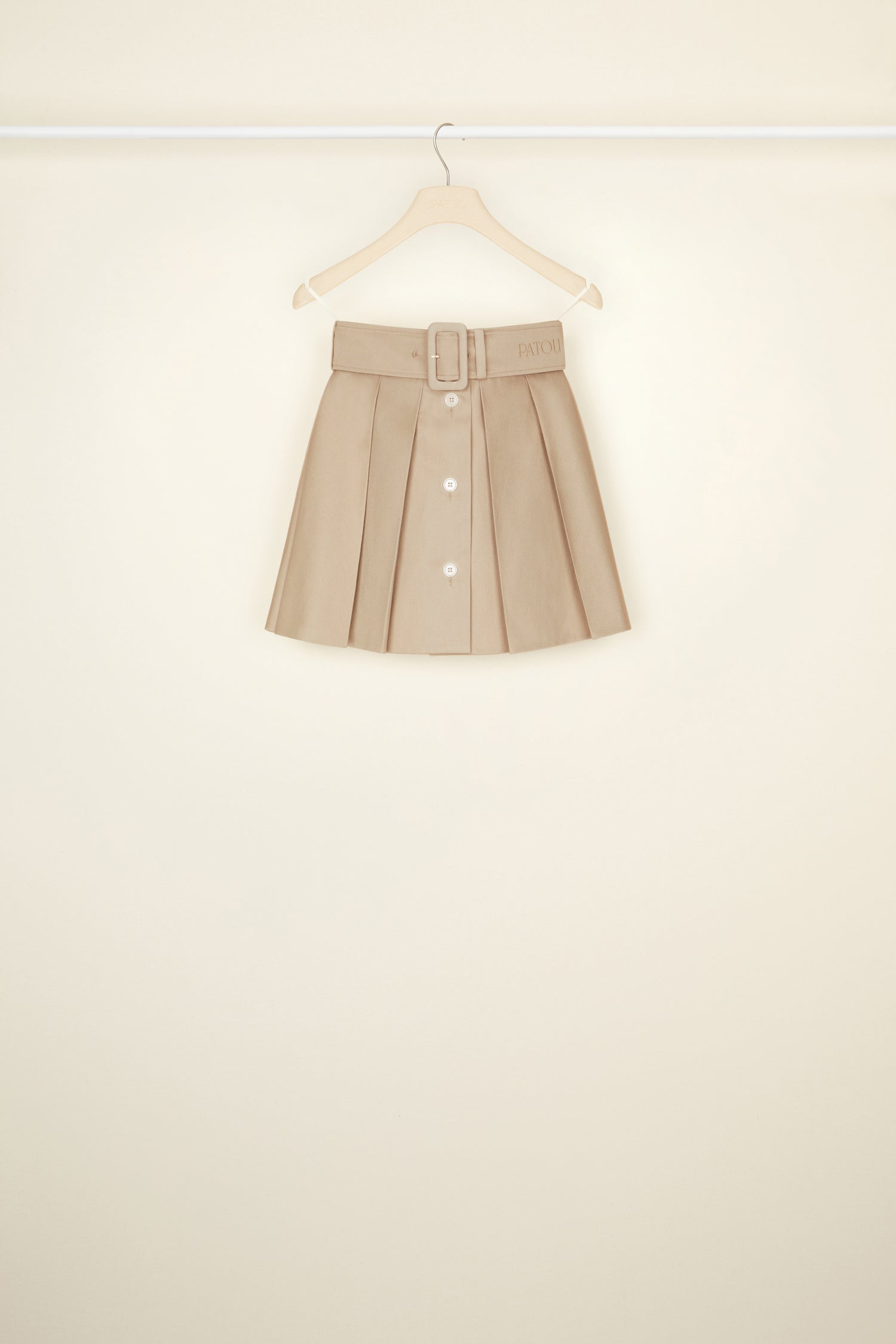 Patou - Belted pleated mini skirt in organic cotton - Parchment - Set, game and a perfect style match!Parchment beige organic cotton skirt. Short length. Adjustable belt at the waist with fabric-covered buckle. Belt loops. Wide pleats. Button fastening at the front.