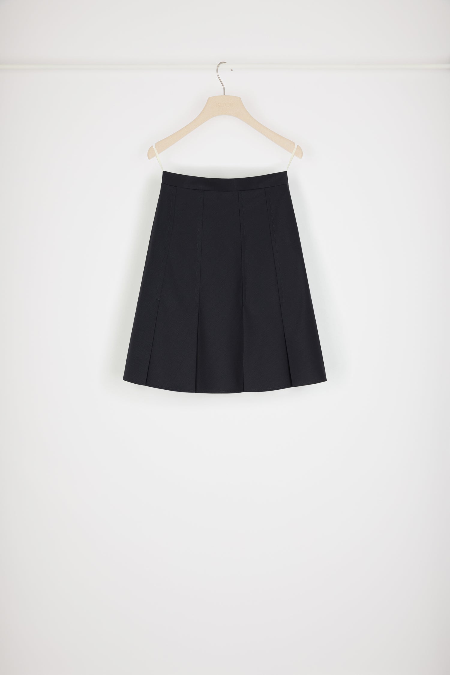 Patou - High-waisted pleated skirt in Merino wool - Night Blue - The pleated skirt reaches new heights.Night blue Merino wool skirt. High waist. Wide box pleats. Zip fastening at the back. Fully lined