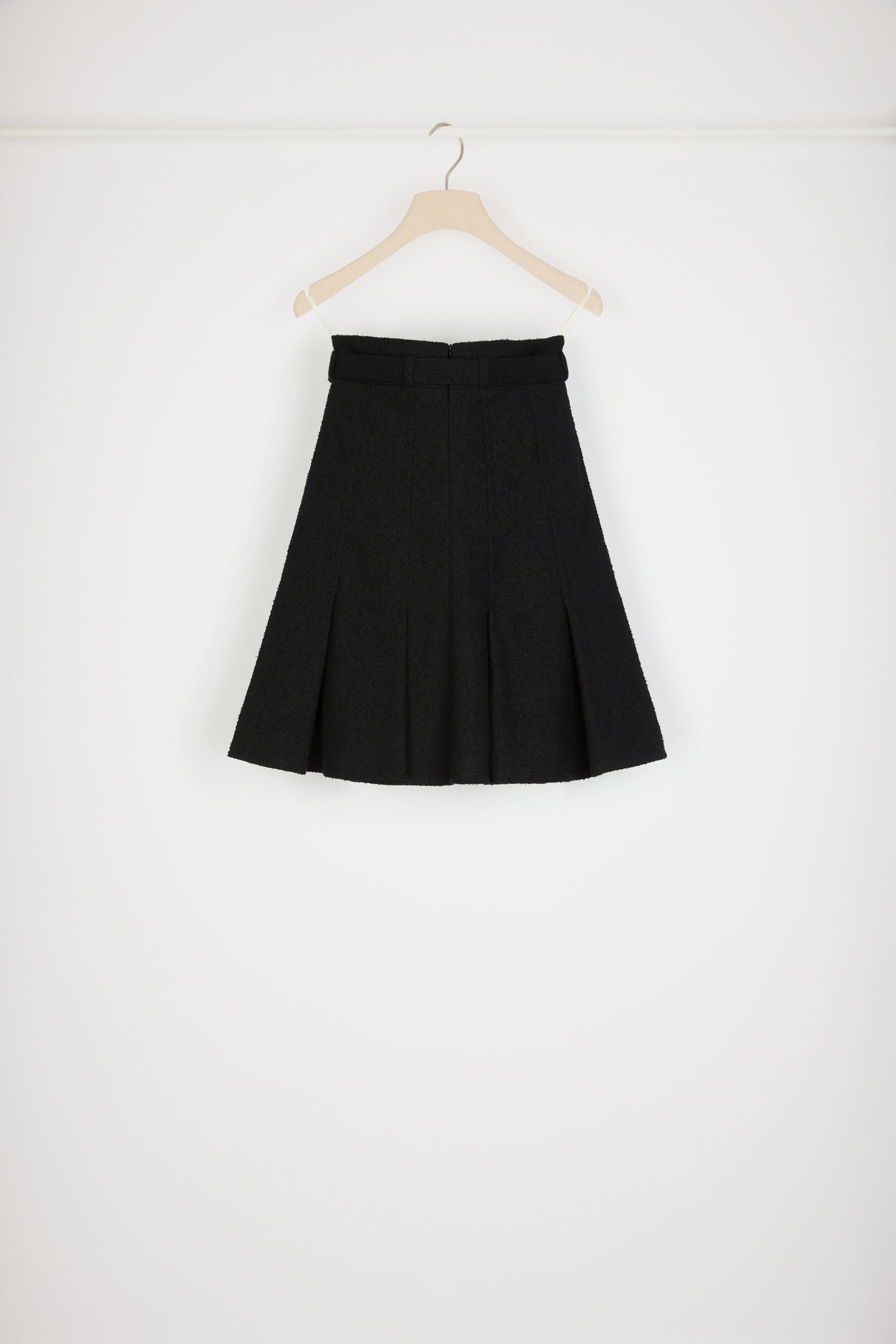 Patou - High-waisted pleated skirt in cotton-blend tweed - Black - The pleated skirt reaches new heights.Black cotton-blend tweed skirt. High waist. Wide box pleats. Zip fastening at the back. Fully lined.Spring-Summer 2023 Show - Look #21