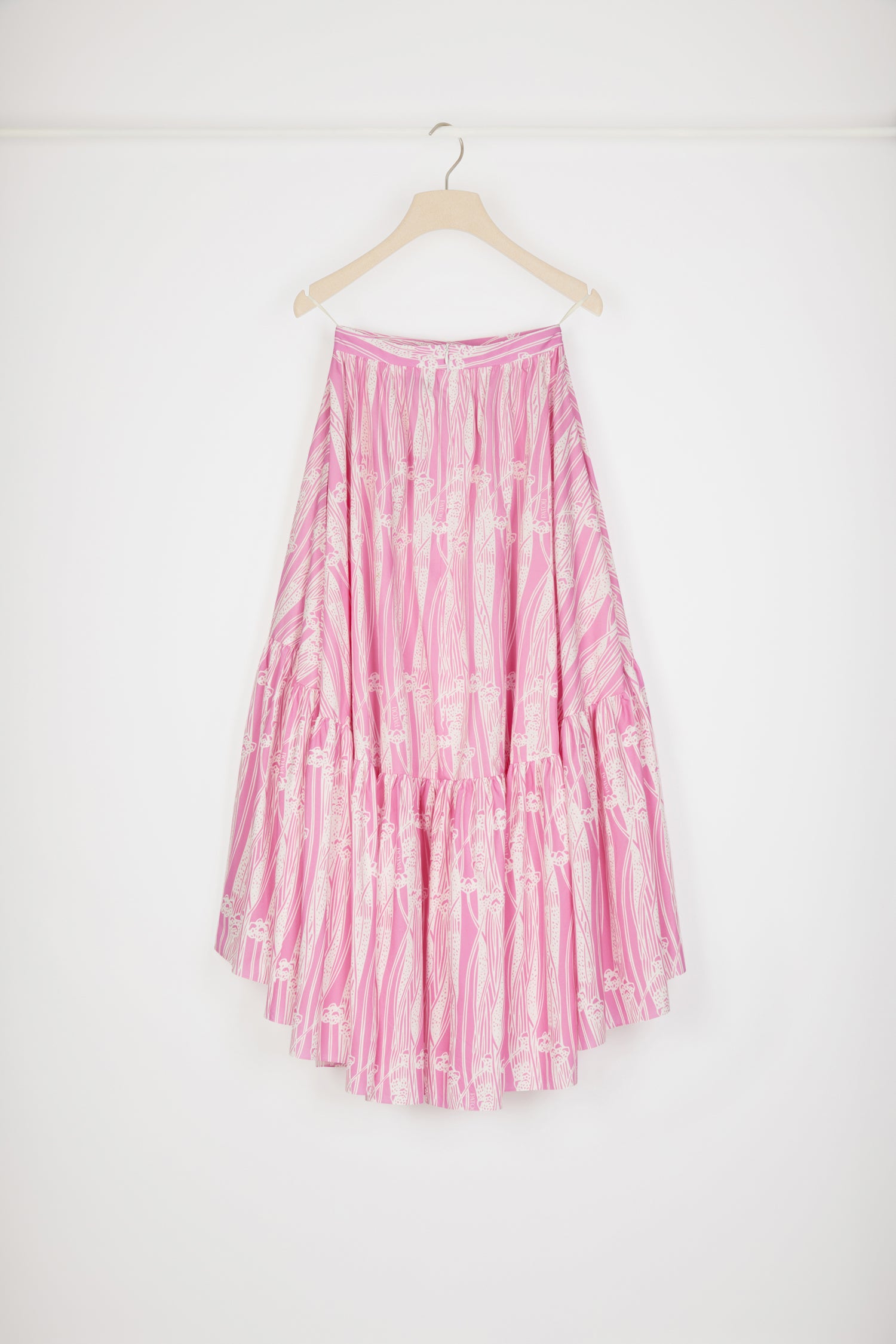 Patou - Maxi tiered skirt in printed organic cotton - Art Deco Pink - The bigger the skirt, the closer to Patou perfection.Pink organic cotton poplin skirt. Seasonal Art Deco print. Maxi length. Tiered construction. Asymmetric silhouette that is longer at the back. High waist. Zip fastening. Pockets at the sides.