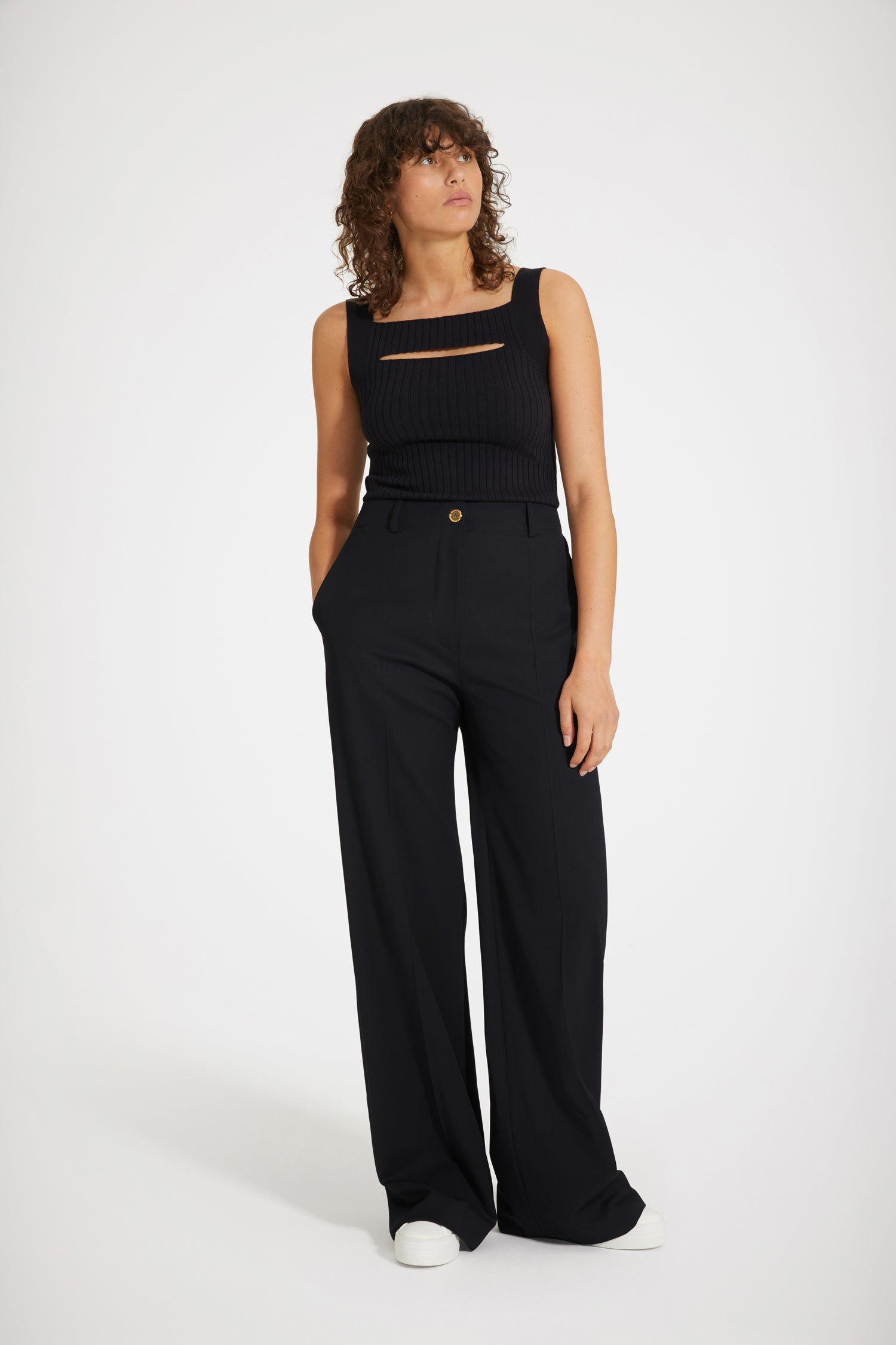 Patou - Iconic long trousers in virgin wool - Night Blue - Flawless tailoring with a smile: a life in Patou.Night blue stretch virgin wool trousers. Iconic Patou silhouette. Straight fit. Fastens via a gold-coloured JP-engraved button and zip at the front. Belt loops, two pockets at the sides. Signature darts at the back.
