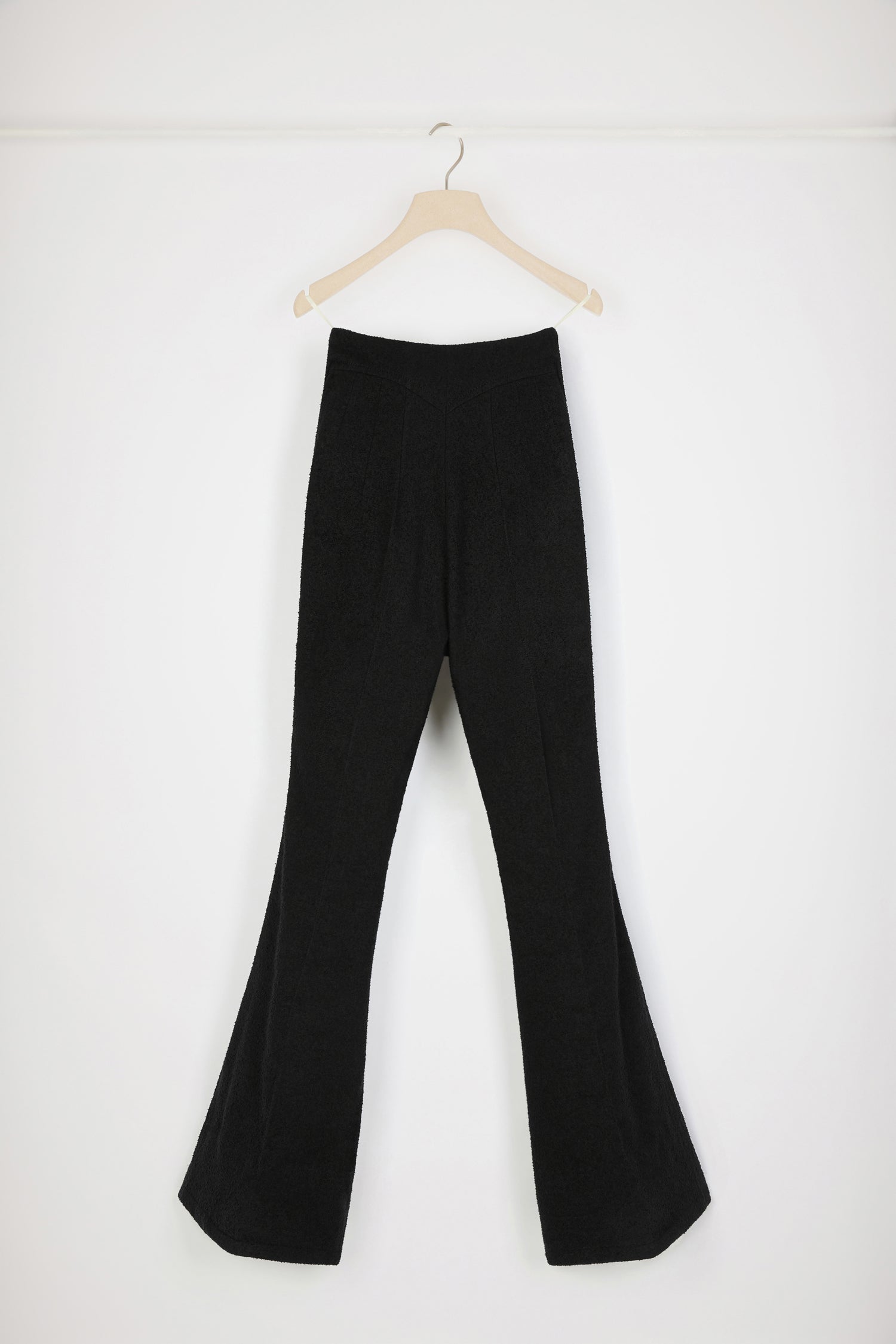 Patou - Flared trousers in cotton-blend tweed - Black - Flares with flair.Black cotton-blend tweed trousers. Fitted flared leg. High waist. Two gold-tone zips at the front with signature JP puller. Darts at the front and back. Stitched central creases at the front. Signature curved seam at the back.Close-fitting trousers.Spring-Summer 2023 Show - Look #04