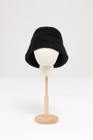 Patou Fischerhut aus Kunst-Shearling