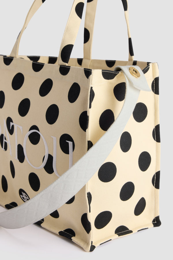 Patou - Tote JP grande in cotone stampato - Angora Dots - Borsa in cotone bianco angora. Fantasia pois. Modello grande. Patou e JP ricamati. Tracolla con logo JP e due bottoni oro incisi Patou. Doppio manico. Può essere portata a mano o in spalla.