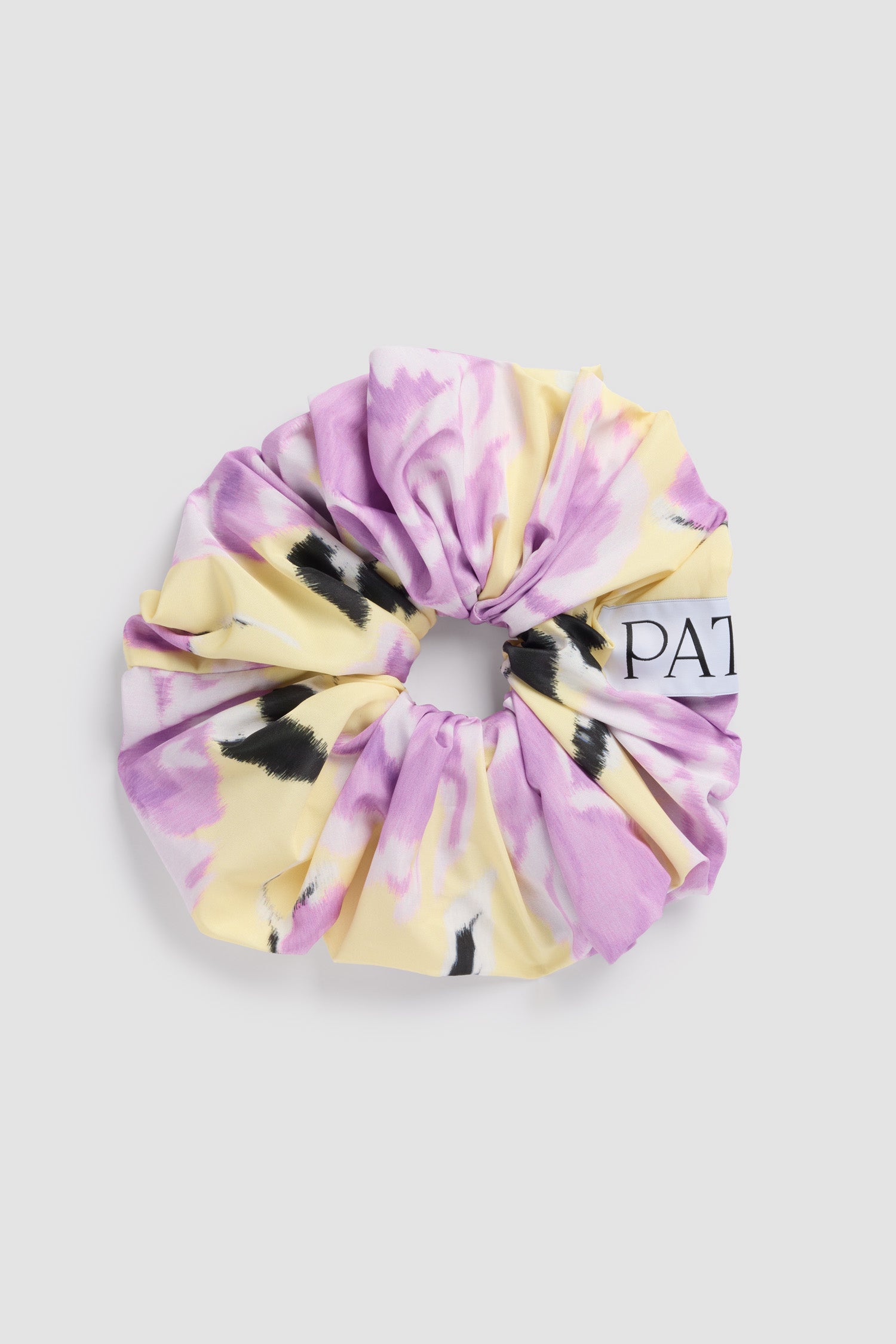 Patou - Maxi-Haargummi aus recyceltem Faille - Peony Garden - Maxi-Haargummi aus recyceltem Faille mit abstraktem violett-gelbem Blumenprint. Oversize-Modell. Patou-Etikett. Haarschmuck.