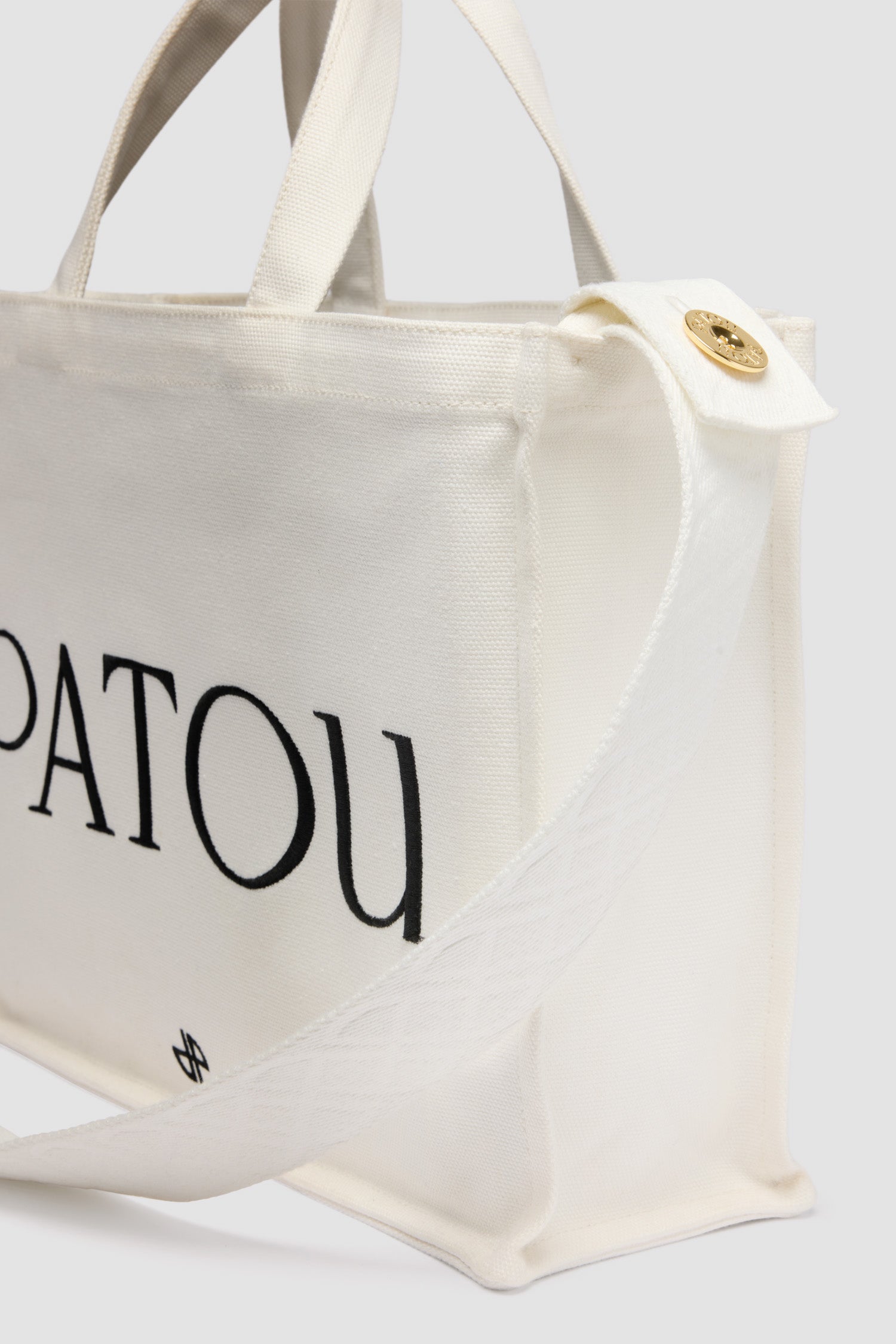 Patou - Medium Patou logo tote in cotton canvas - White - White cotton canvas tote. Medium version. Embroidered Patou logo and JP monogram. Embossed shoulder strap with gold-tone Patou logo-engraved buttons. Two top handles. Can be carried by hand or on the shoulder.
