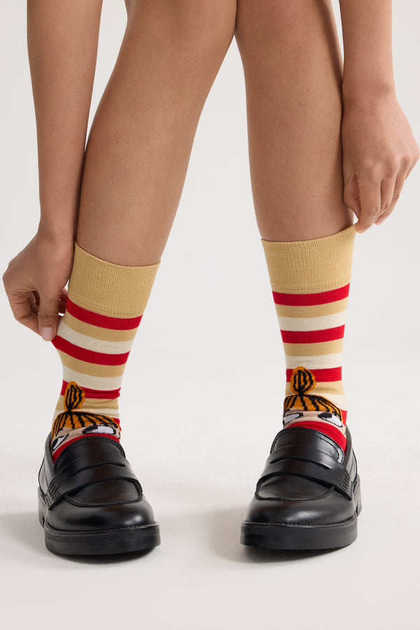 Patou - Patou x Moomin リトルミイ ソックス - Little My Stripes - Patou x Moomin が贈る、心温まるホリデーコレクション。リトルミイのソックスは、コーディネートに遊び心をプラスしたい時にぴったりのアイテム。