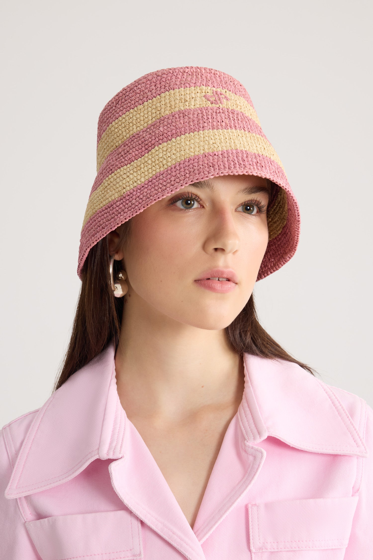 Patou - Bob en Raphia - Bougainvillea Stripes - Bob rayé rose et jaune. Matière en raphia.