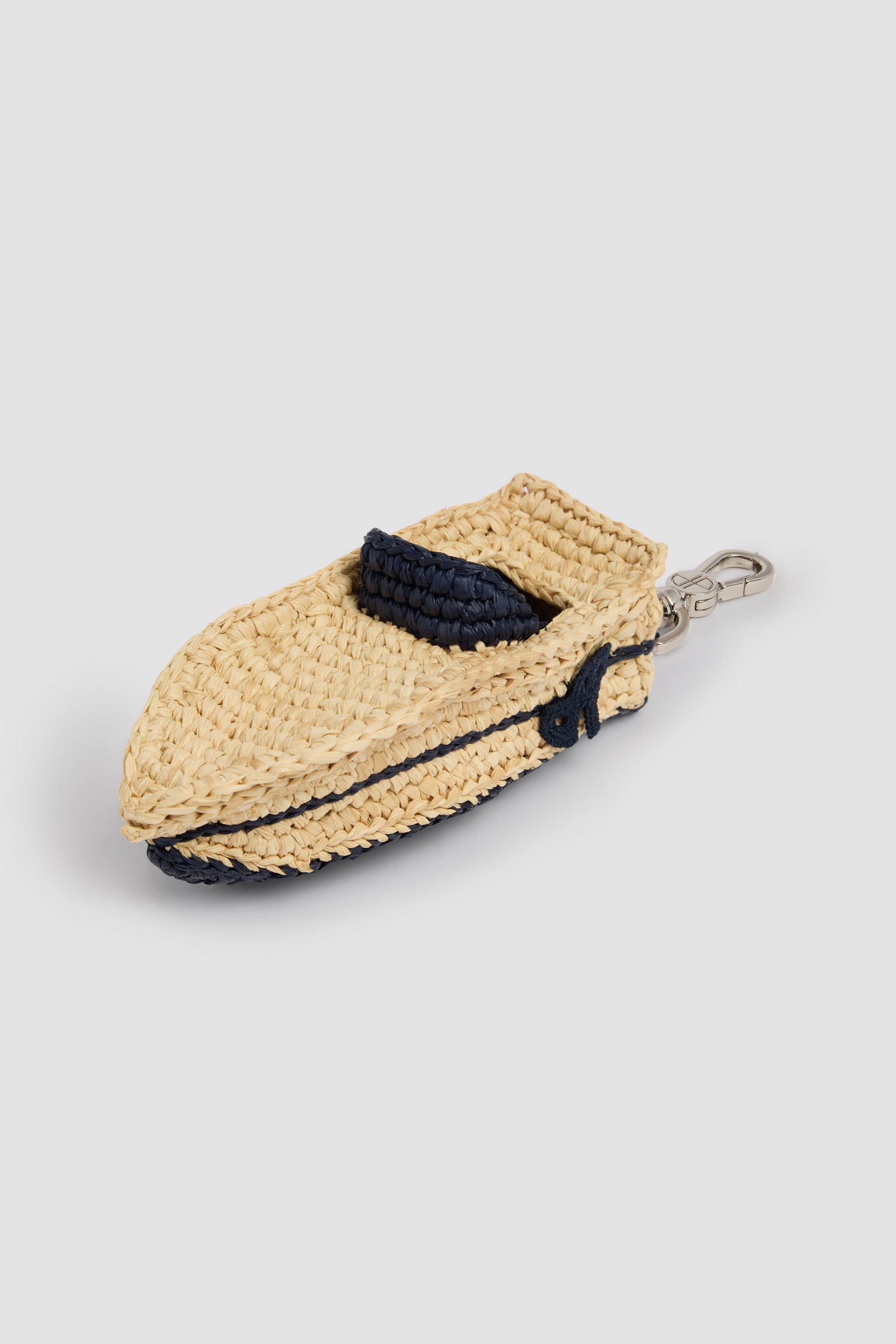 Patou - Charm Bateau en Raphia - Vanilla - Charm bateau beige. Matière en raphia.