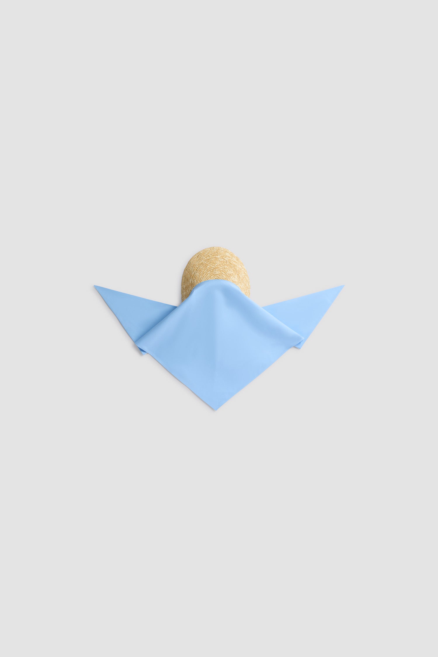 Patou - Baumwoll-Schal-Kappe - Riviera Blue - Hellblaue Schal-Kappe. Material aus Baumwolle. Gesticktes Logo.