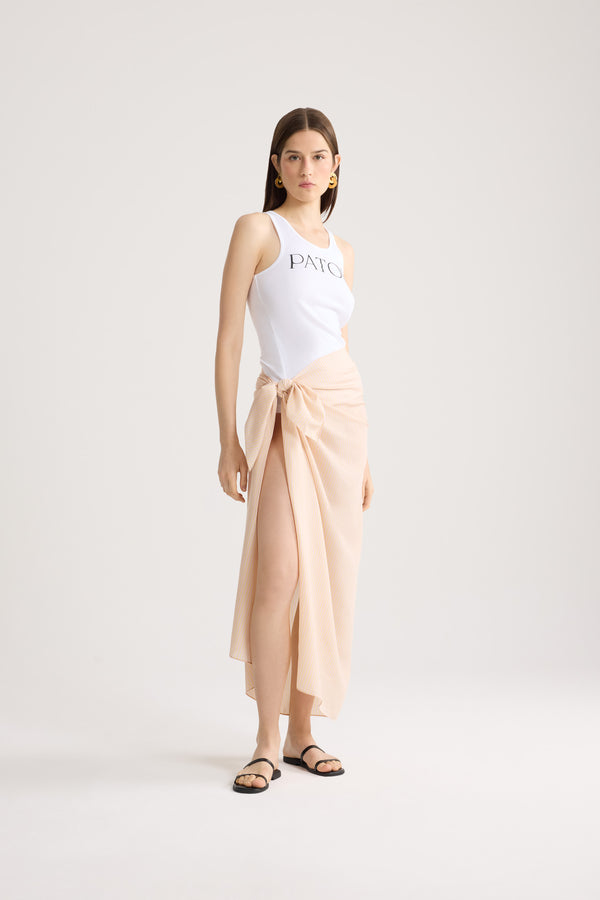 Patou - シルク混紡 パレオ - Shell Beach Stripes - アプリコットベージュカラーのパレオ、イエロー＆ピンクカラーのストライプ入り。ラップデザイン。この作品は、ギヨーム・アンリがデザインした「Patou Plage」カプセルコレクションからのもので。