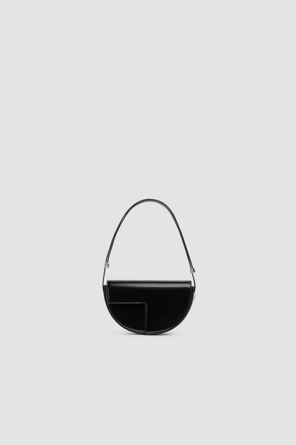 Patou - Borsa Le Petit Patou in pelle - Black Silver - Borsa Le Petit Patou in pelle nera. Forma a mezza luna. Manico regolabile e rimovibile. Chiusura con patta e monogramma JP argentato.