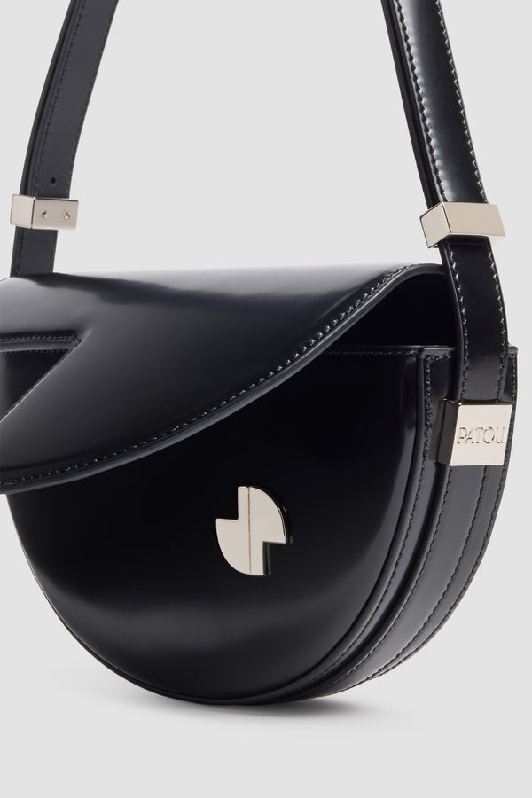 Patou - Borsa Le Petit Patou in pelle - Black Silver - Borsa Le Petit Patou in pelle nera. Forma a mezza luna. Manico regolabile e rimovibile. Chiusura con patta e monogramma JP argentato.