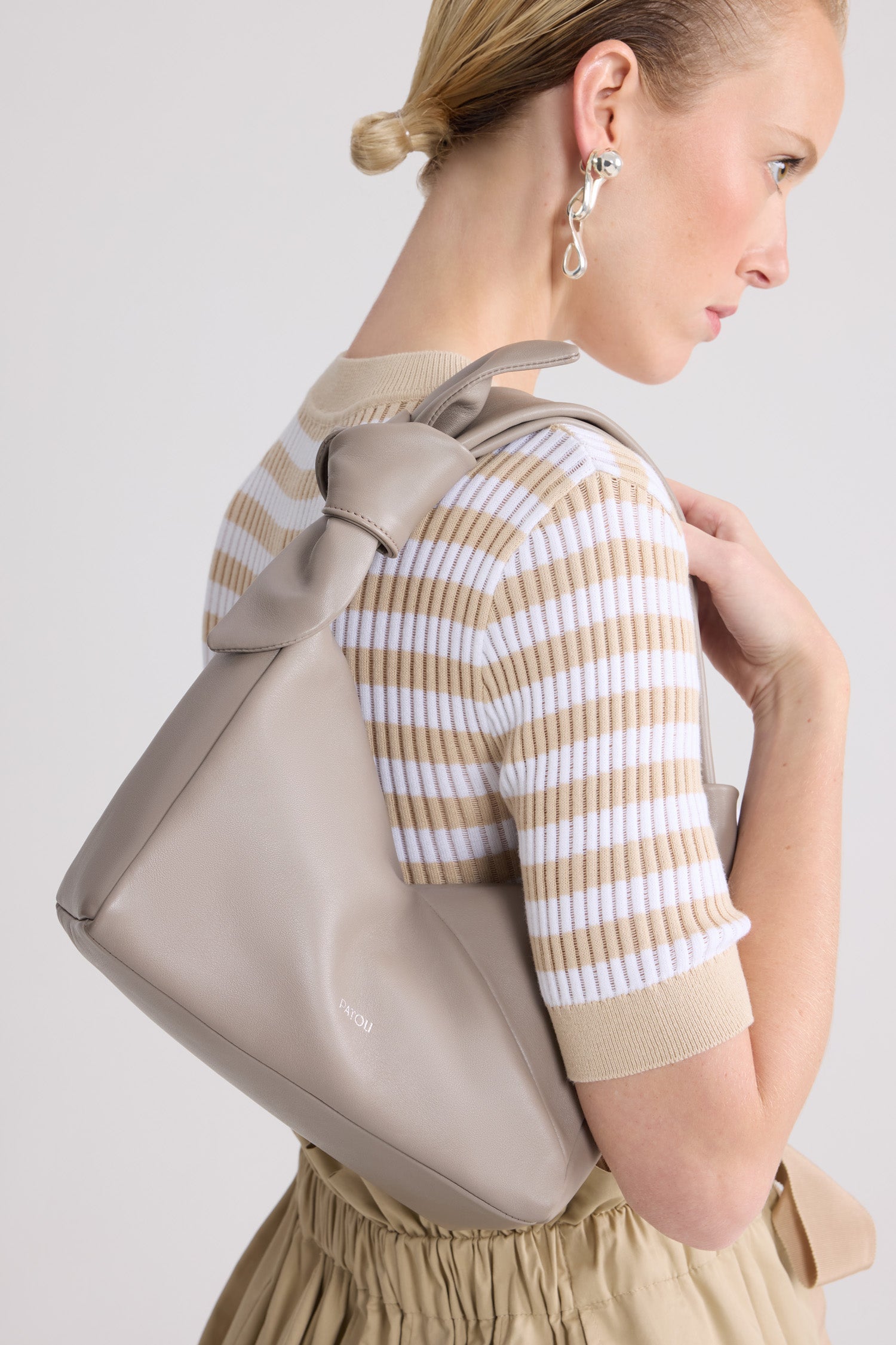 Patou - Leather Bag - Pebble Grey - Leather bag in grey leather. Triangular shape. Knotted handle. Side zip closure.