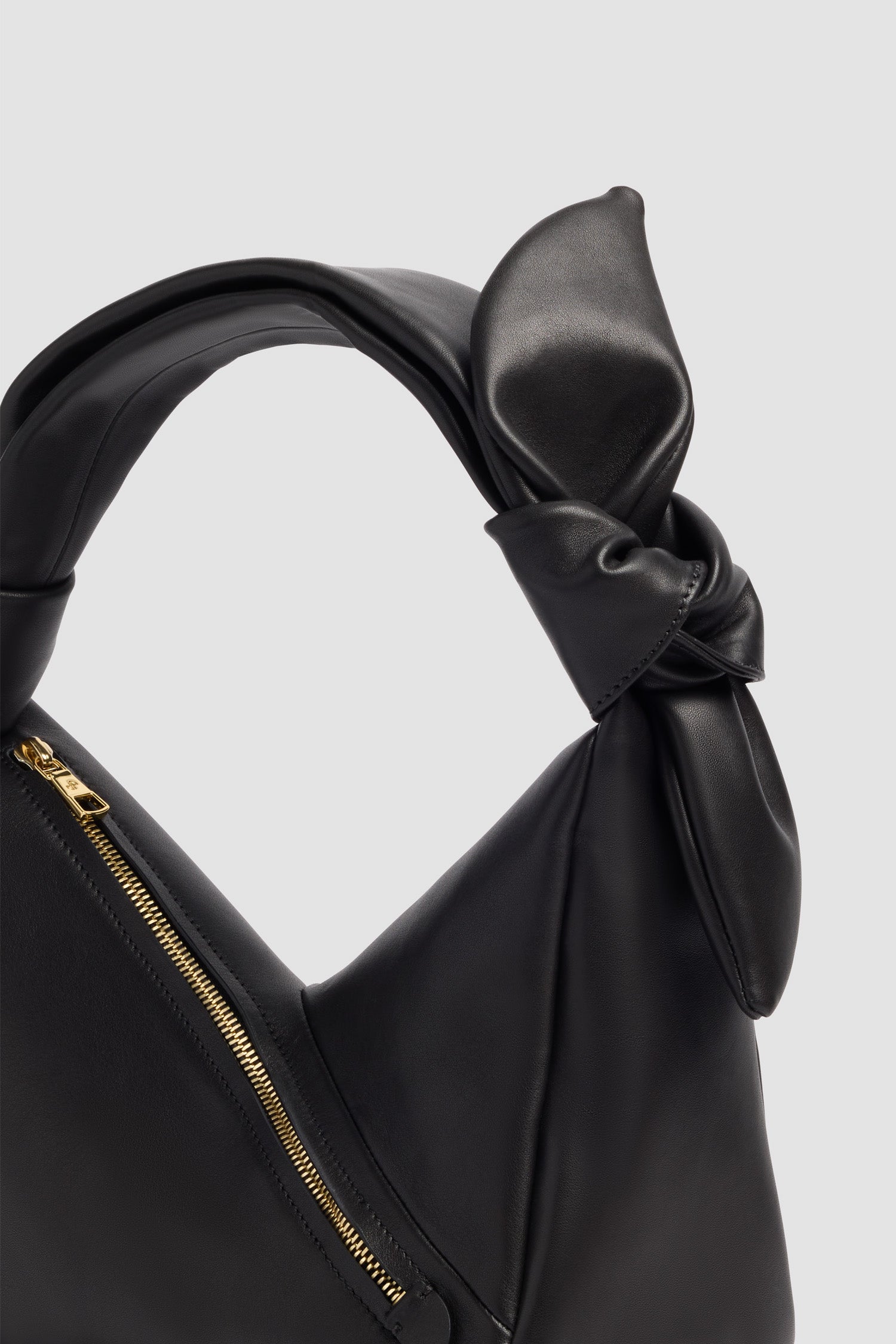 Patou - Borsa in pelle - Black - Borsa in pelle nera. Forma triangolare. Manico annodato. Chiusura laterale con zip.