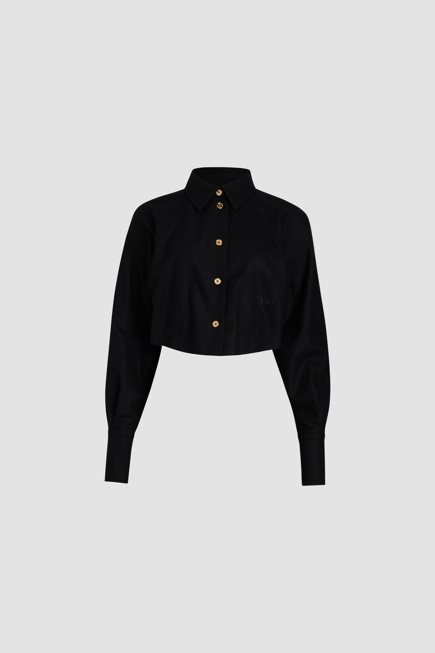 Patou - Camicia corta in misto lana ecosostenibile - Black - Camicia in flanella di lana ecosostenibile nera. Modello corto. Colletto da camicia. Bottoni oro incisi JP. Patou ricamato sul davanti. Maniche raglan. Polsini abbottonati.