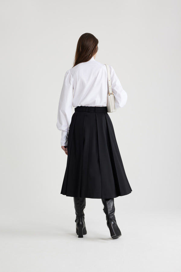 Patou - Lavallière blouse in organic cotton - White - White organic cotton blouse. Stand collar with removable lavallière bow. JP-engraved mother-of-pearl buttons. Volume raglan sleeves with puff shoulders and buttoned French cuffs.