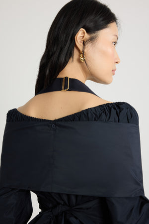 Wickelbluse aus recycelter Faille