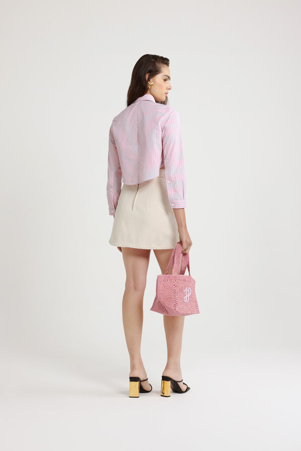 Patou - Camicia corta in popeline di cotone bio stampato - Primrose Pink Stripes - Camicia in popeline di cotone bio rosa. Fantasia a righe. Modello corto. Colletto tondo. Abbottonatura nascosta. Tasche a toppa alte sul petto. Maniche accorciate con polsini abbottonati. Monogramma JP ricamato sul davanti.