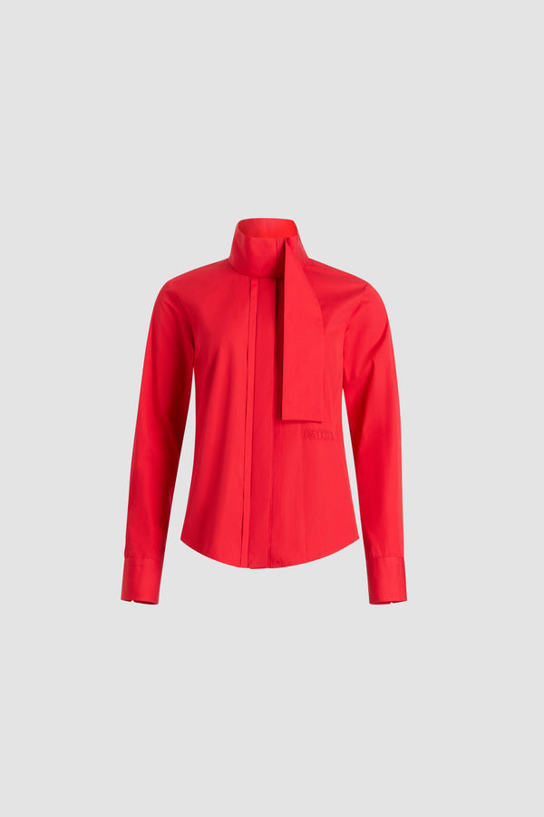 Patou - Blusa con collo a sciarpa in popeline di cotone bio - Elixir Red - Blusa in cotone bio Elixir Red. Collo a sciarpa con passante sul davanti. Chiusura sul davanti con bottone nascosto. Polsini abbottonati. Logo Patou ricamato sul davanti.